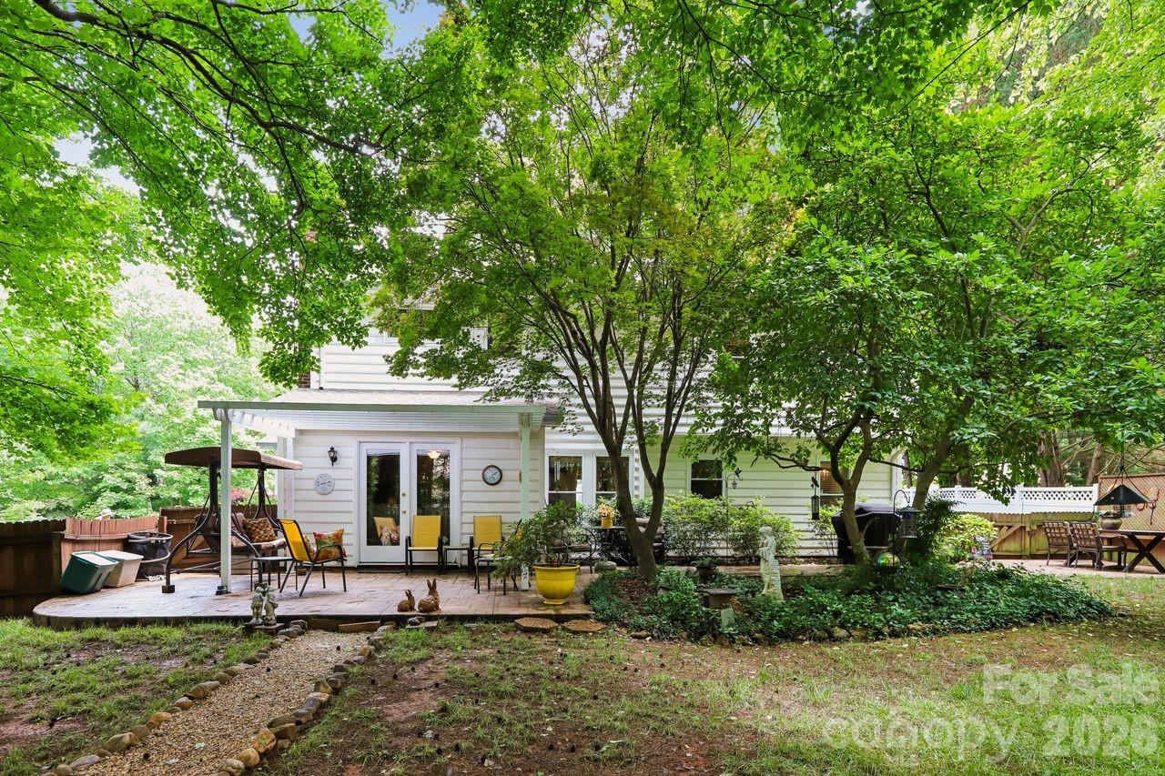 3009 Oakcroft Drive — Matthews