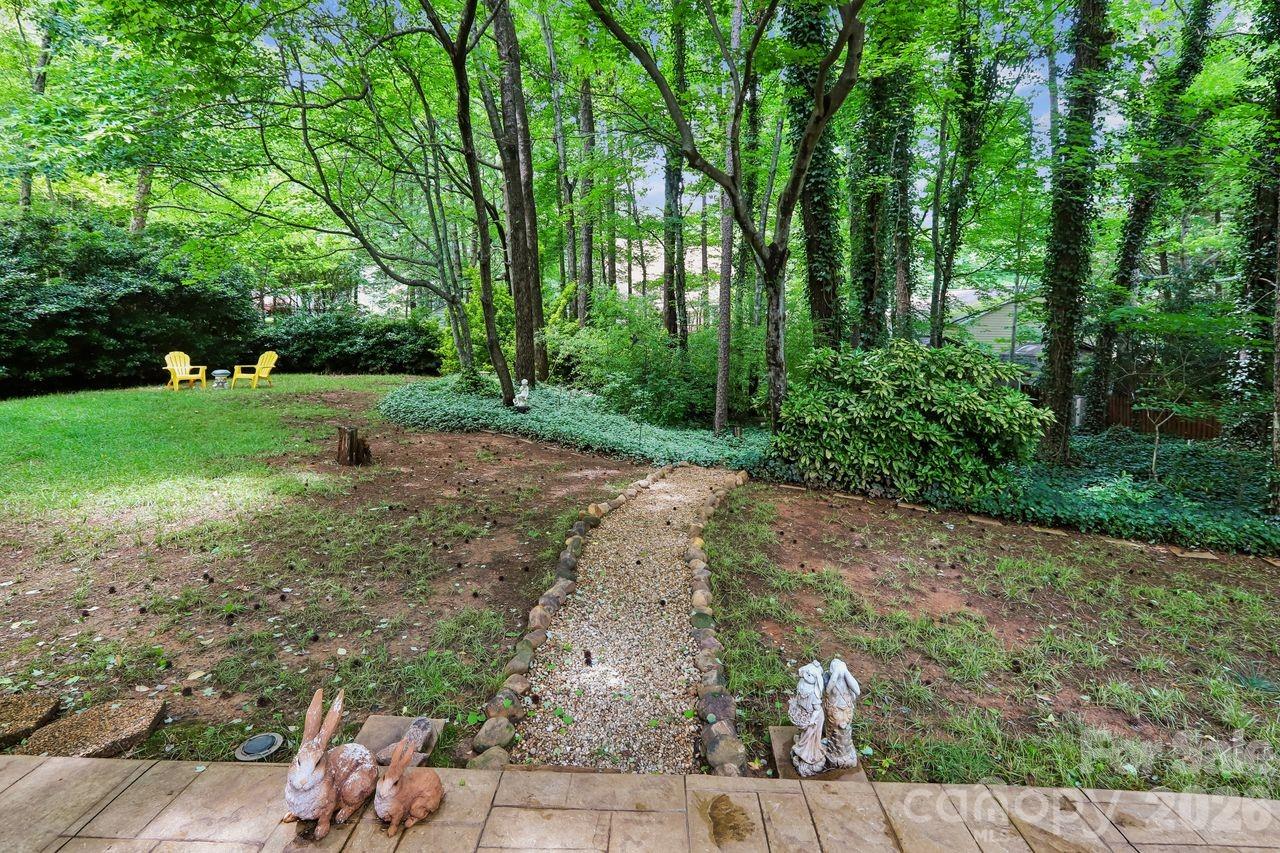 3009 Oakcroft Drive — Matthews