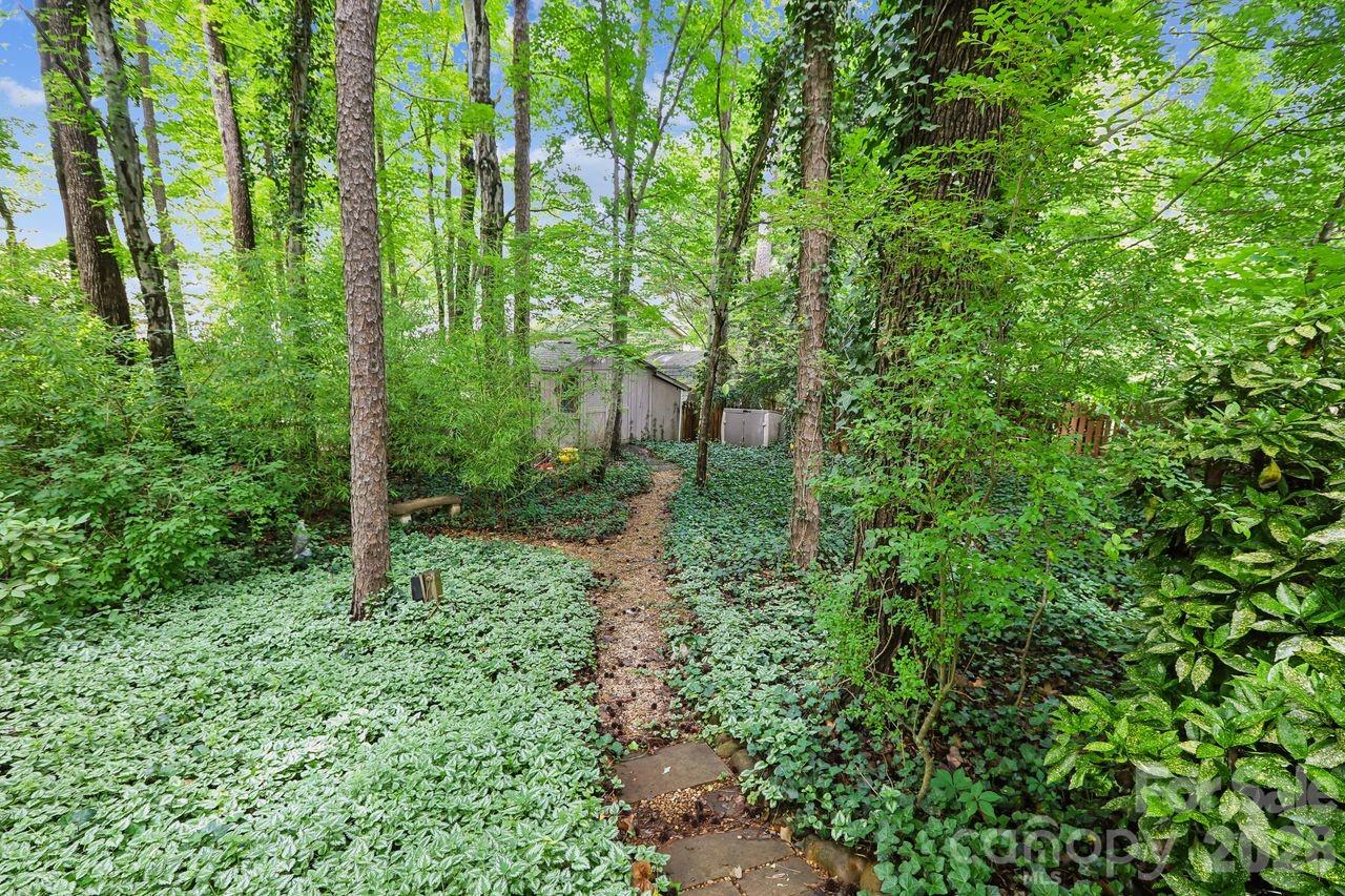 3009 Oakcroft Drive — Matthews