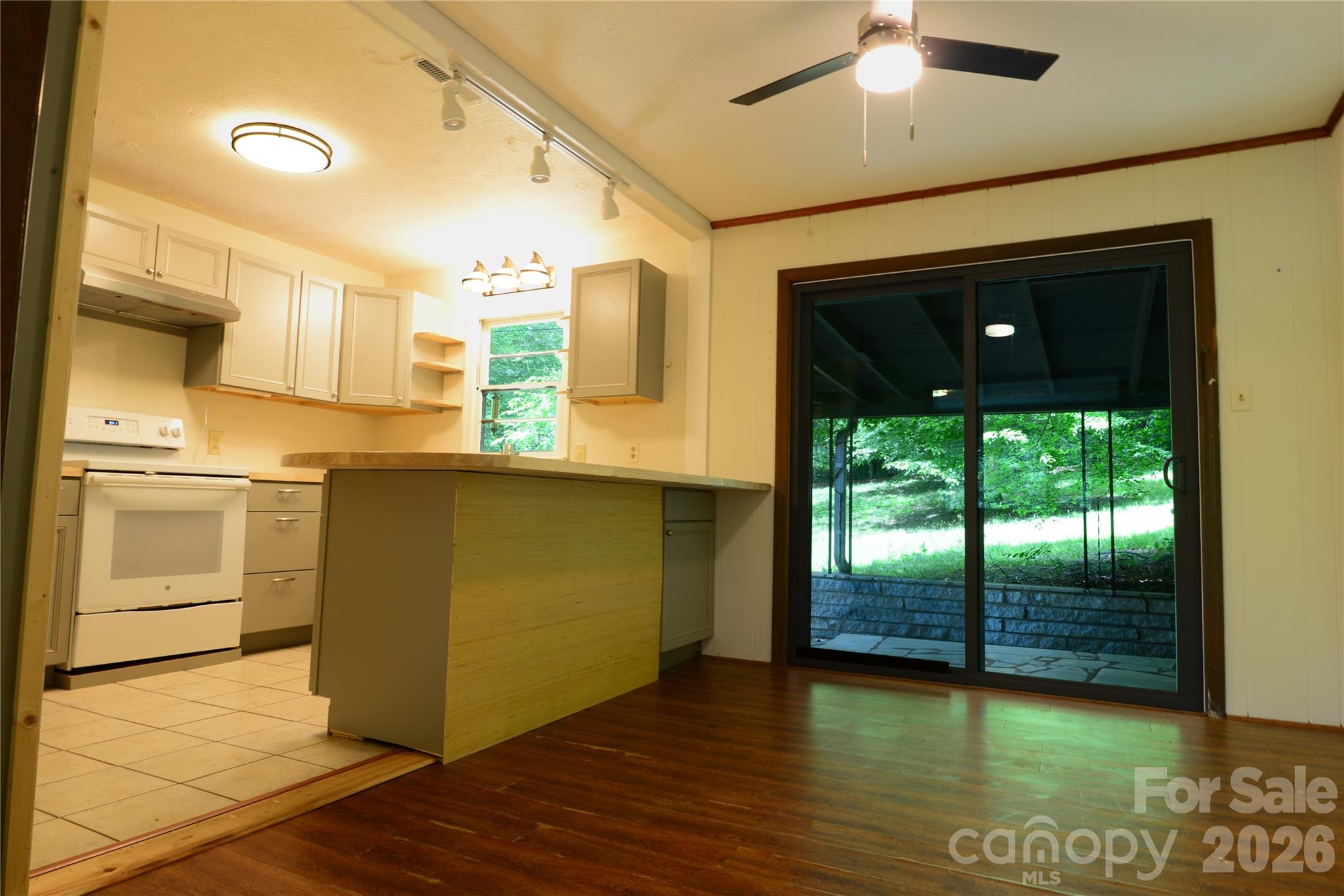 24 Sarabec Hill Road — Black Mountain
