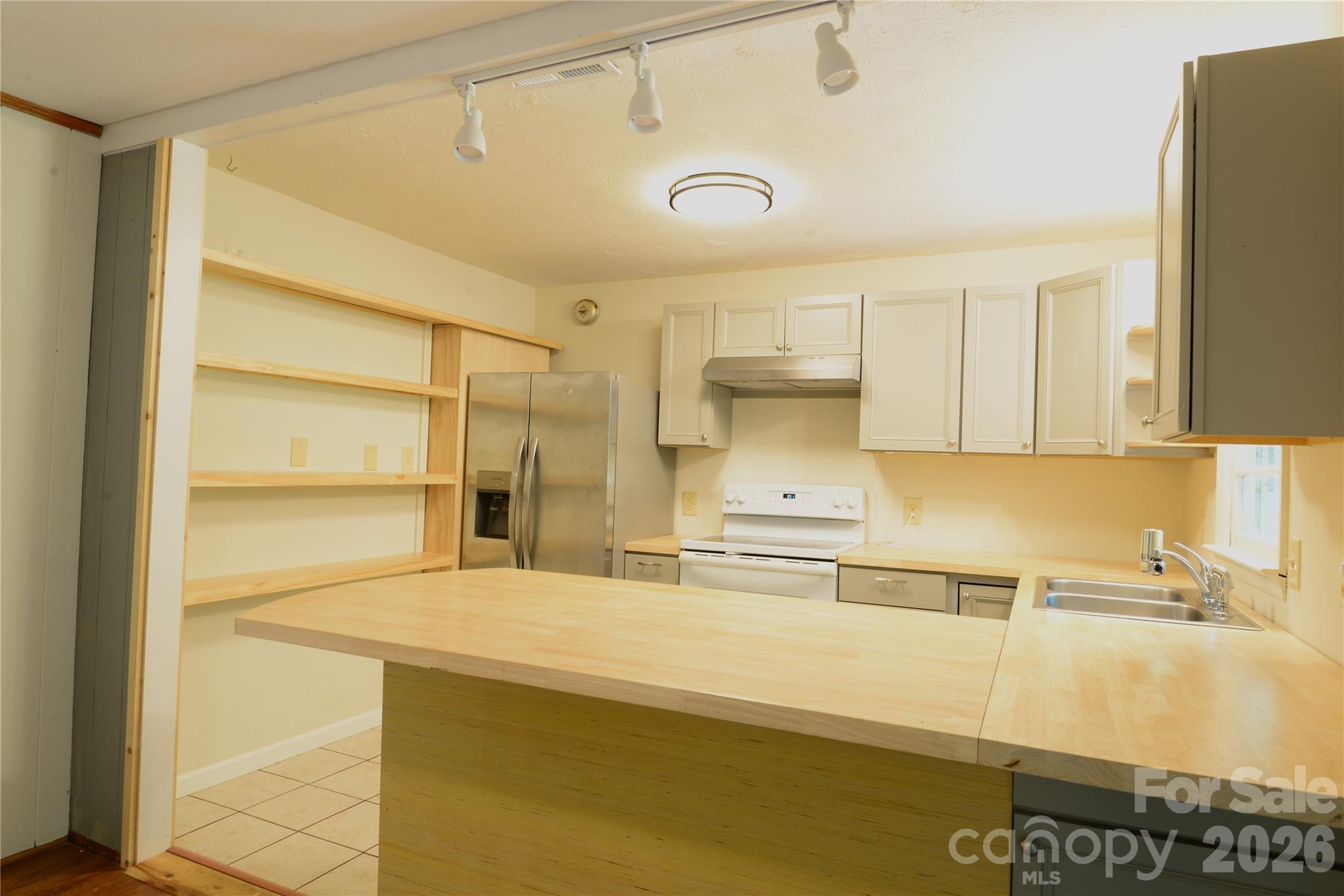 24 Sarabec Hill Road — Black Mountain