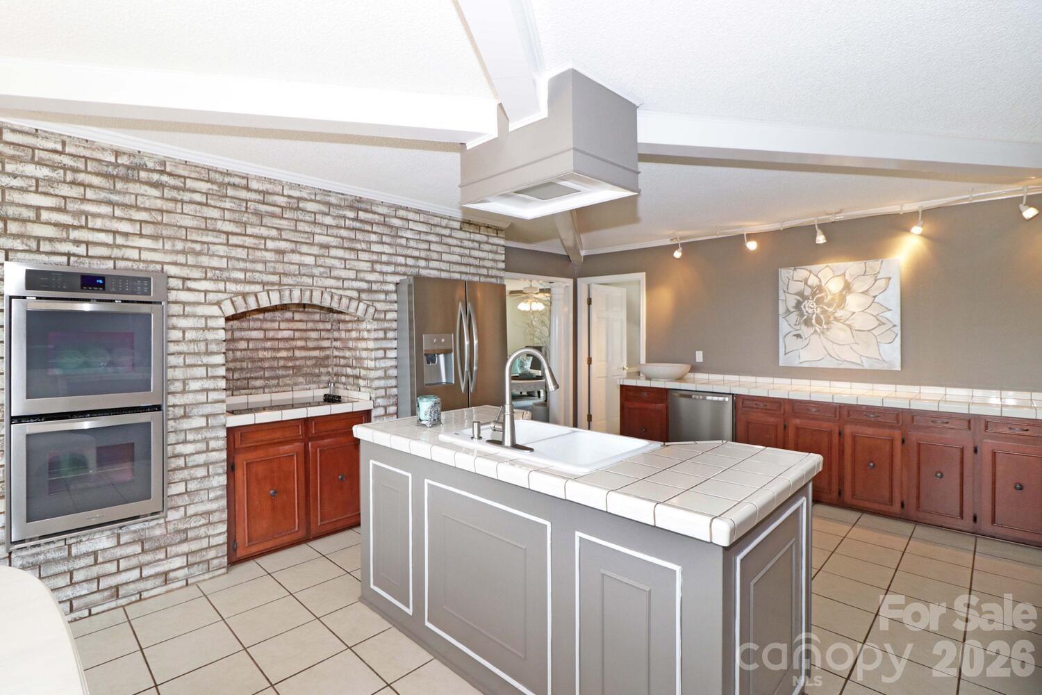 4723 Old Mountain Road — Stony Point