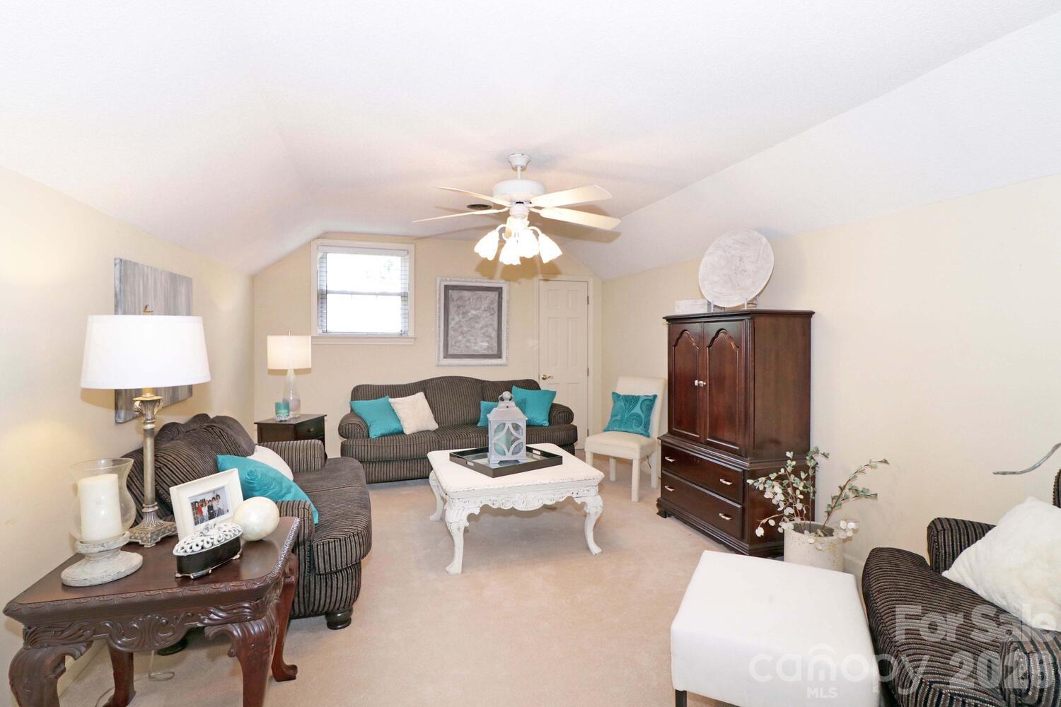 4723 Old Mountain Road — Stony Point