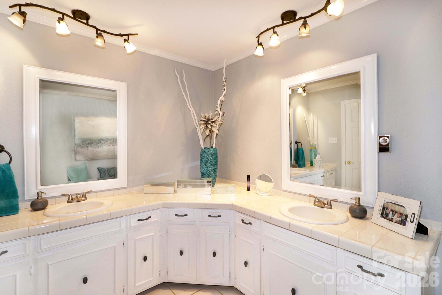 4723 Old Mountain Road — Stony Point