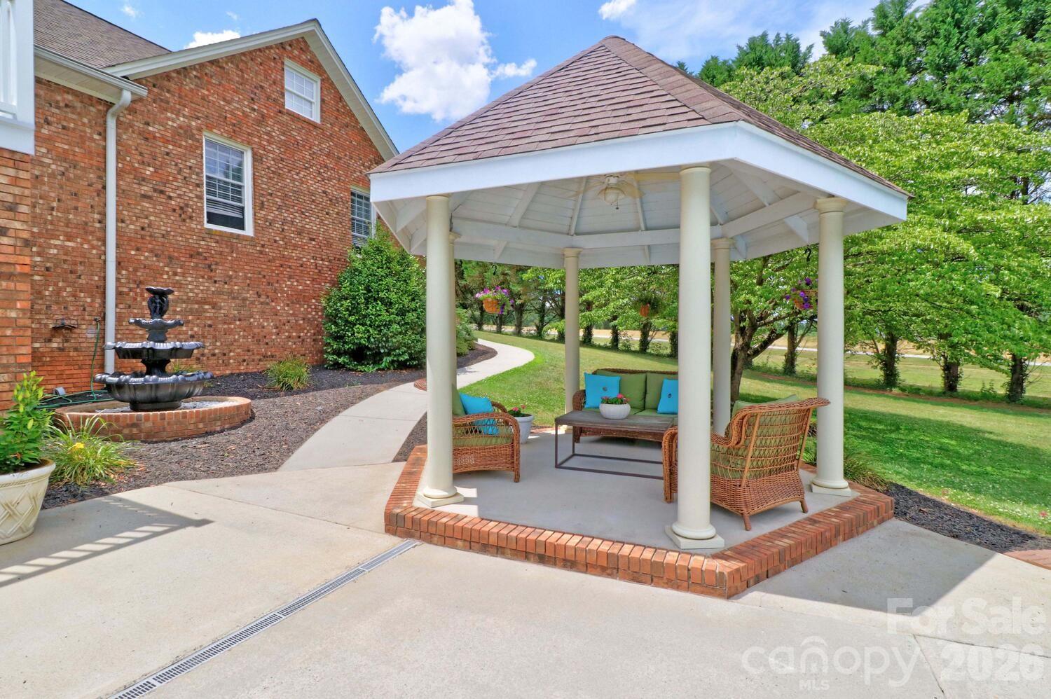 4723 Old Mountain Road — Stony Point