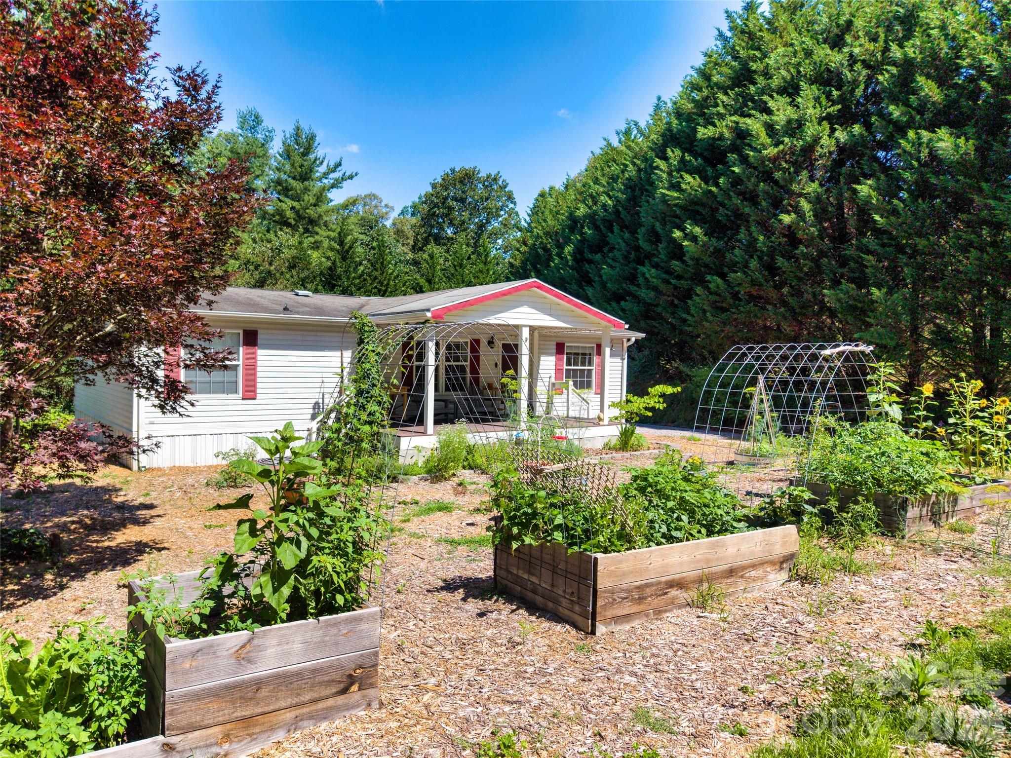435 McMinn Road — Hendersonville