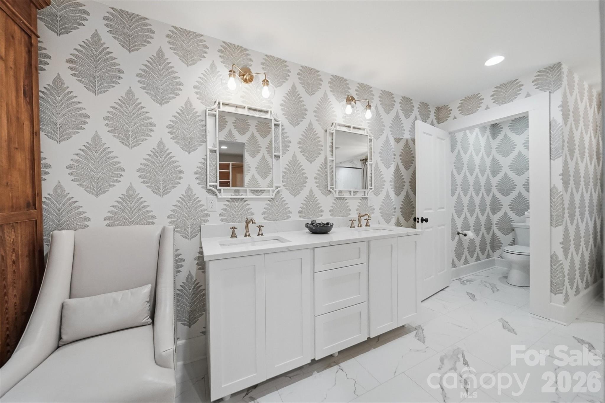 902 N Ashe Avenue — Newton