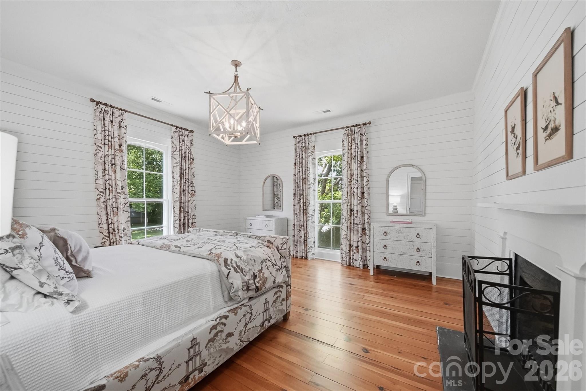 902 N Ashe Avenue — Newton