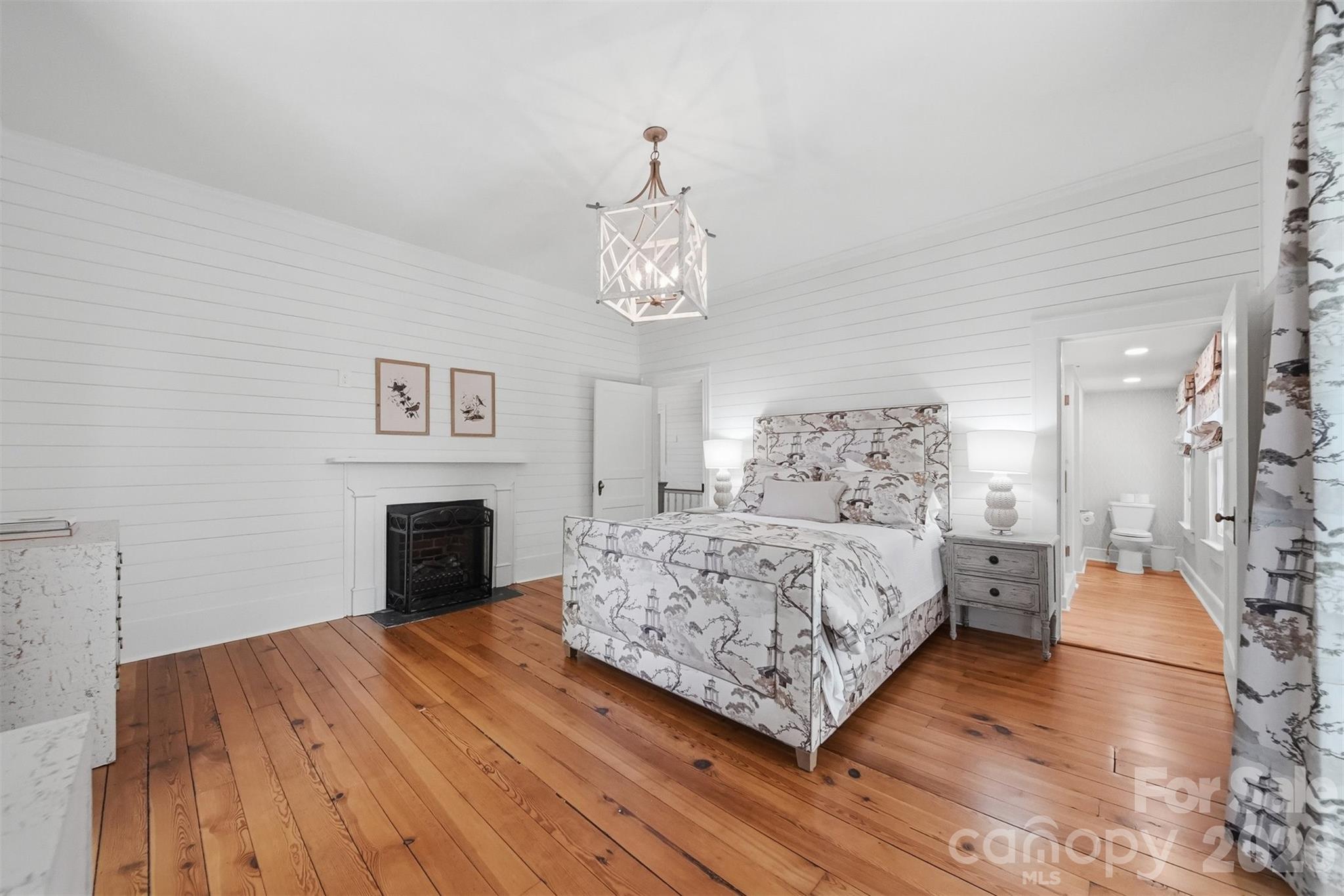902 N Ashe Avenue — Newton