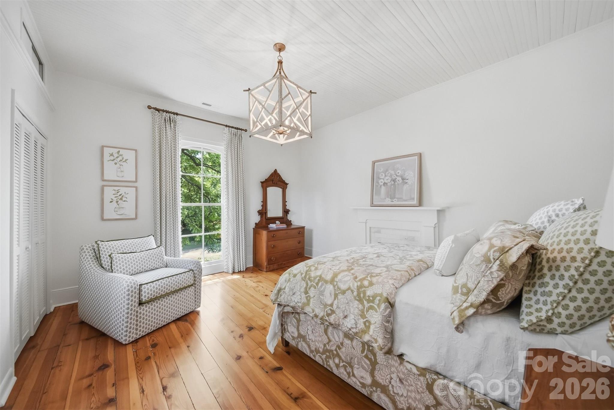 902 N Ashe Avenue — Newton