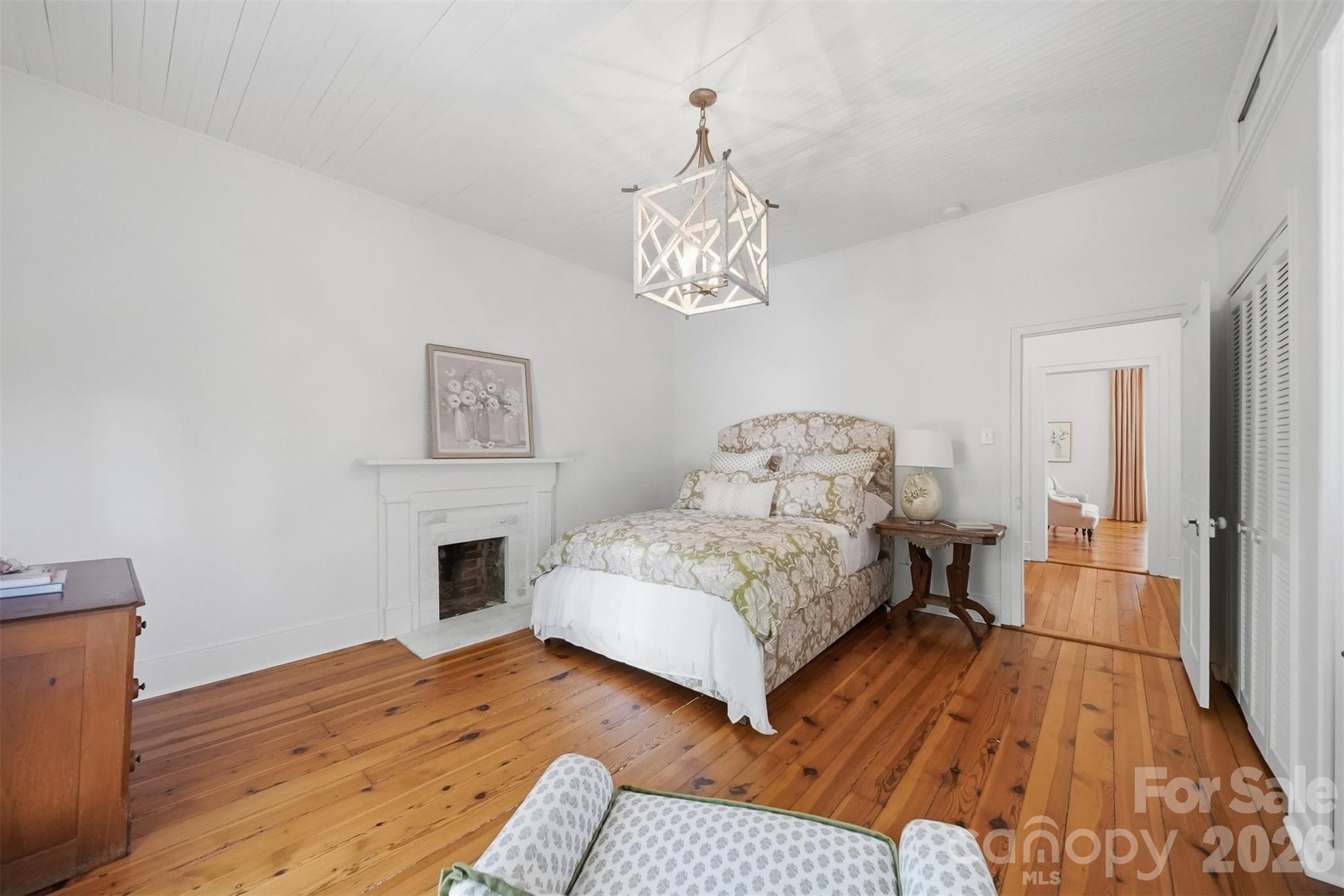 902 N Ashe Avenue — Newton