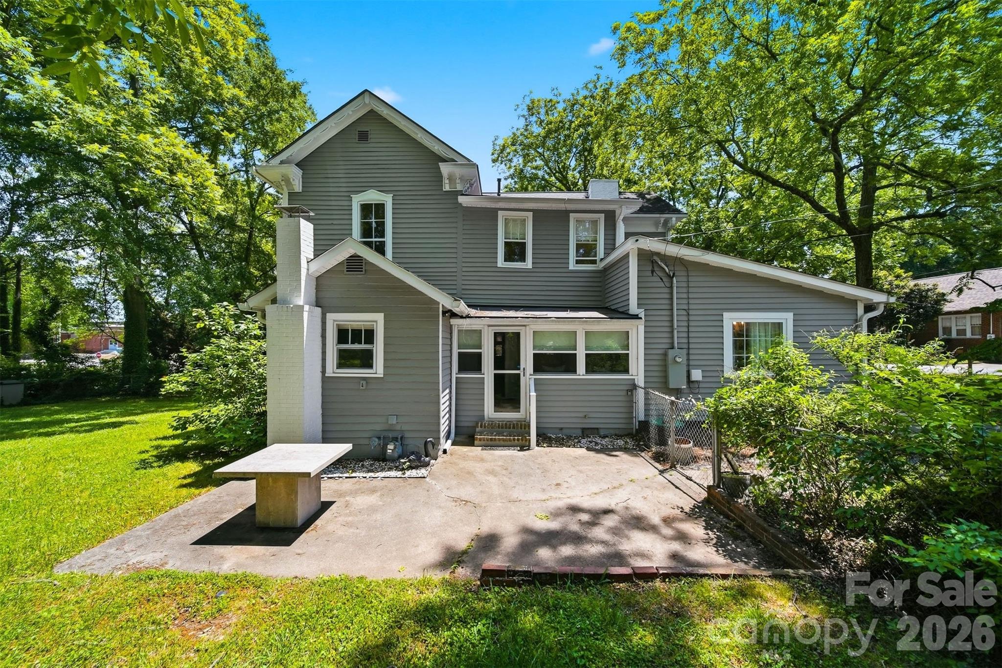 902 N Ashe Avenue — Newton