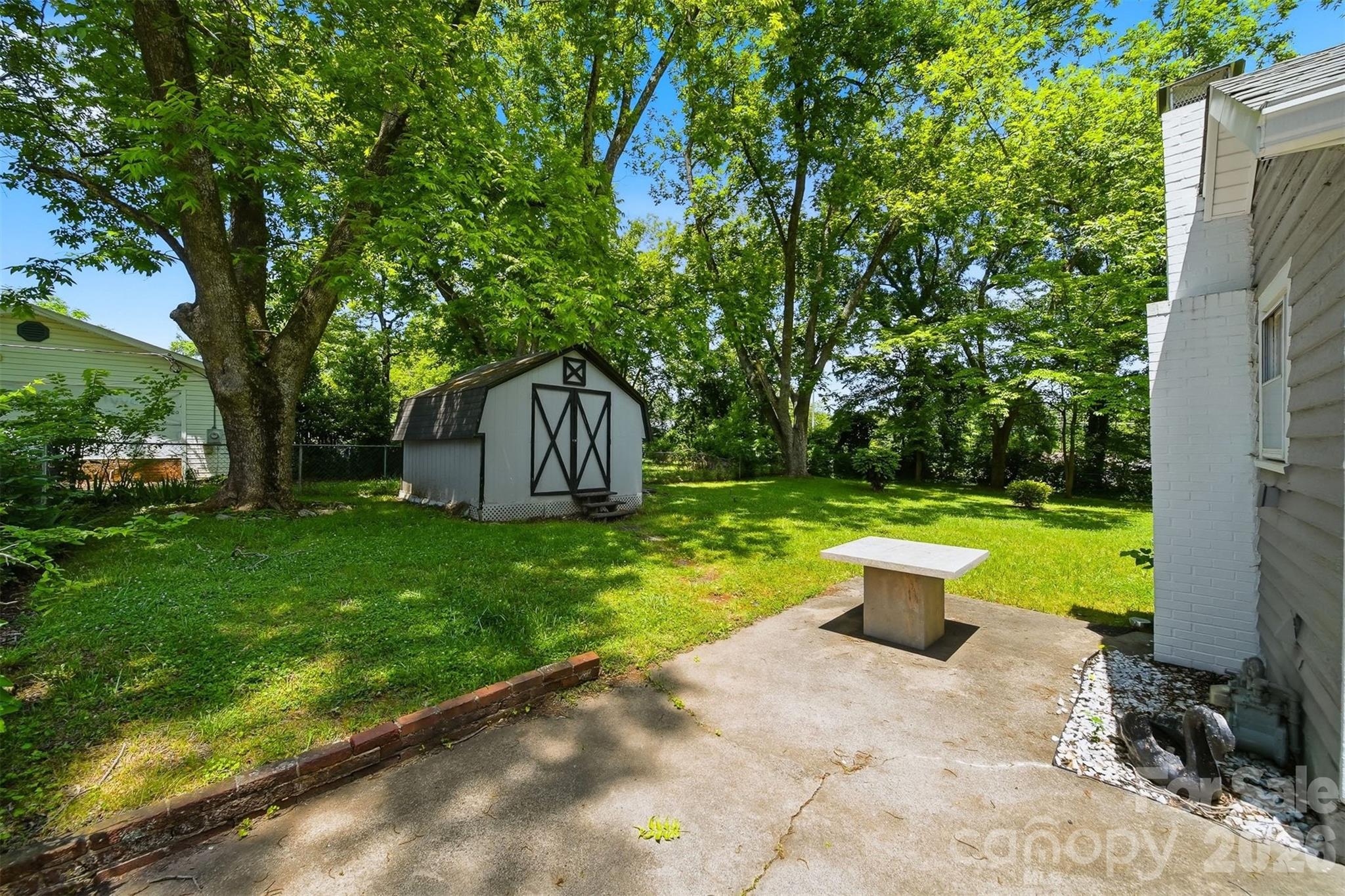 902 N Ashe Avenue — Newton