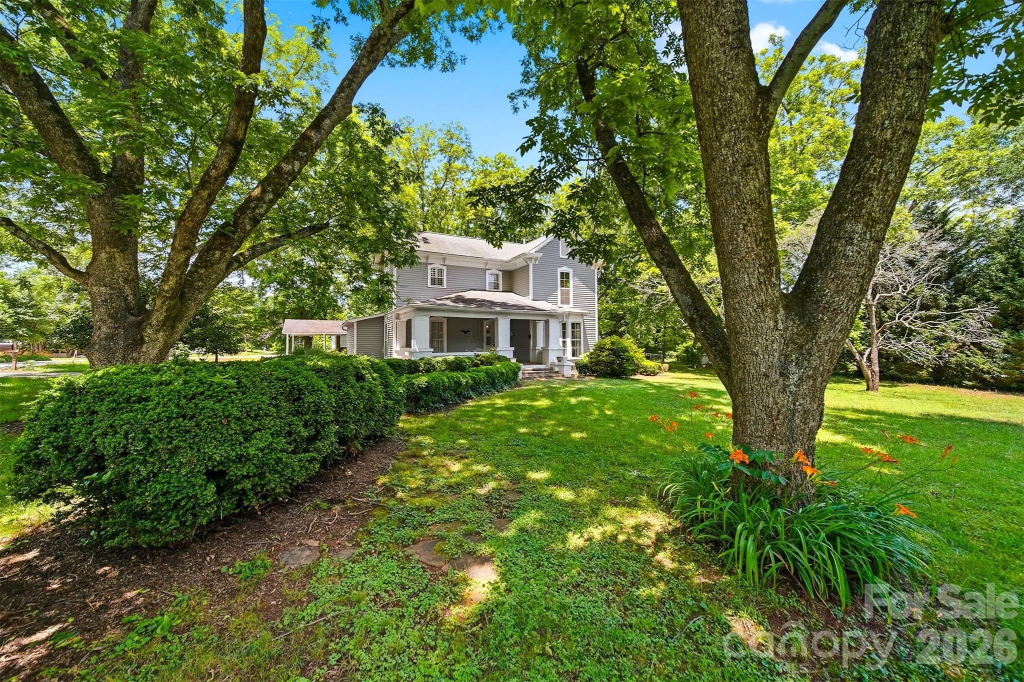902 N Ashe Avenue — Newton