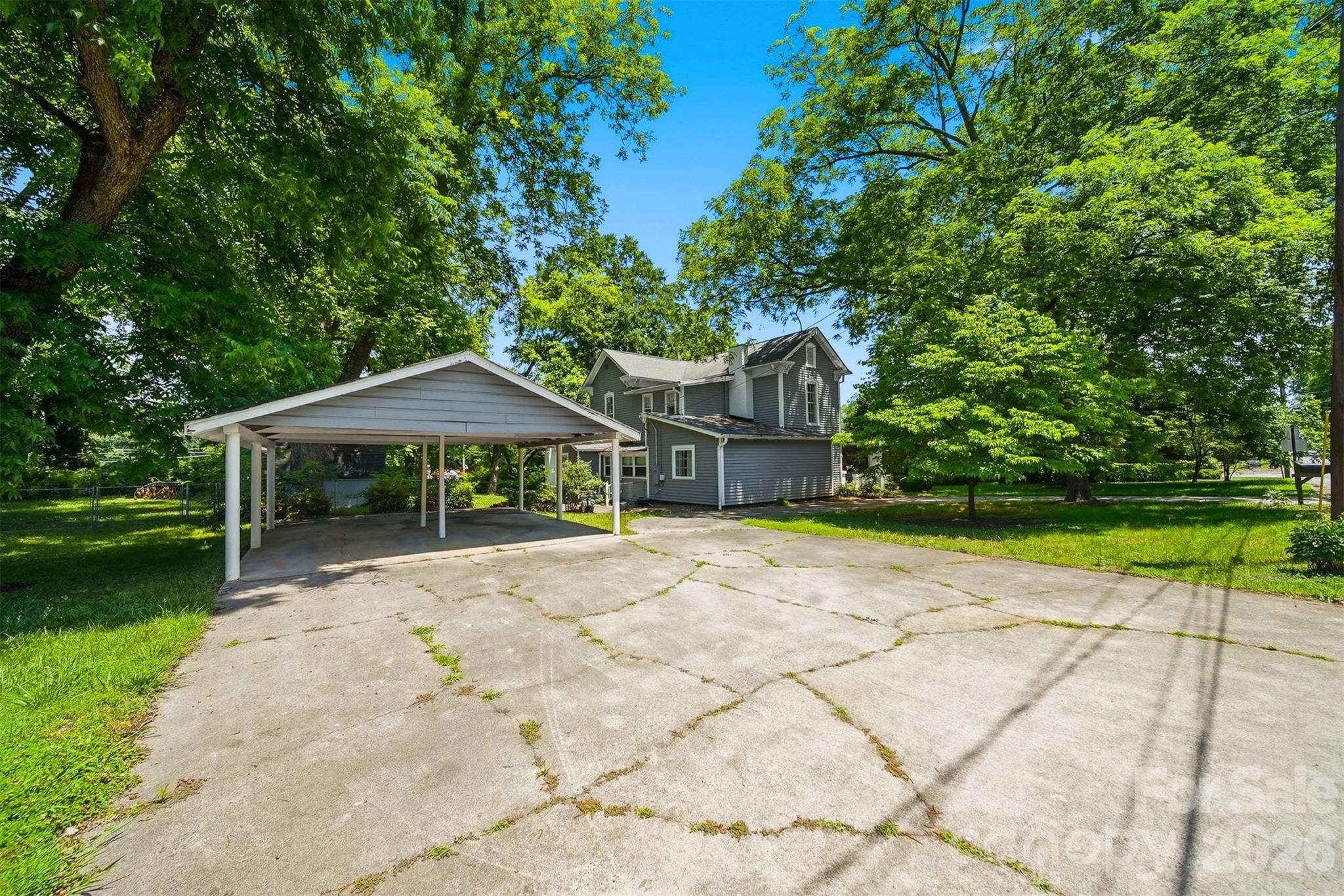 902 N Ashe Avenue — Newton