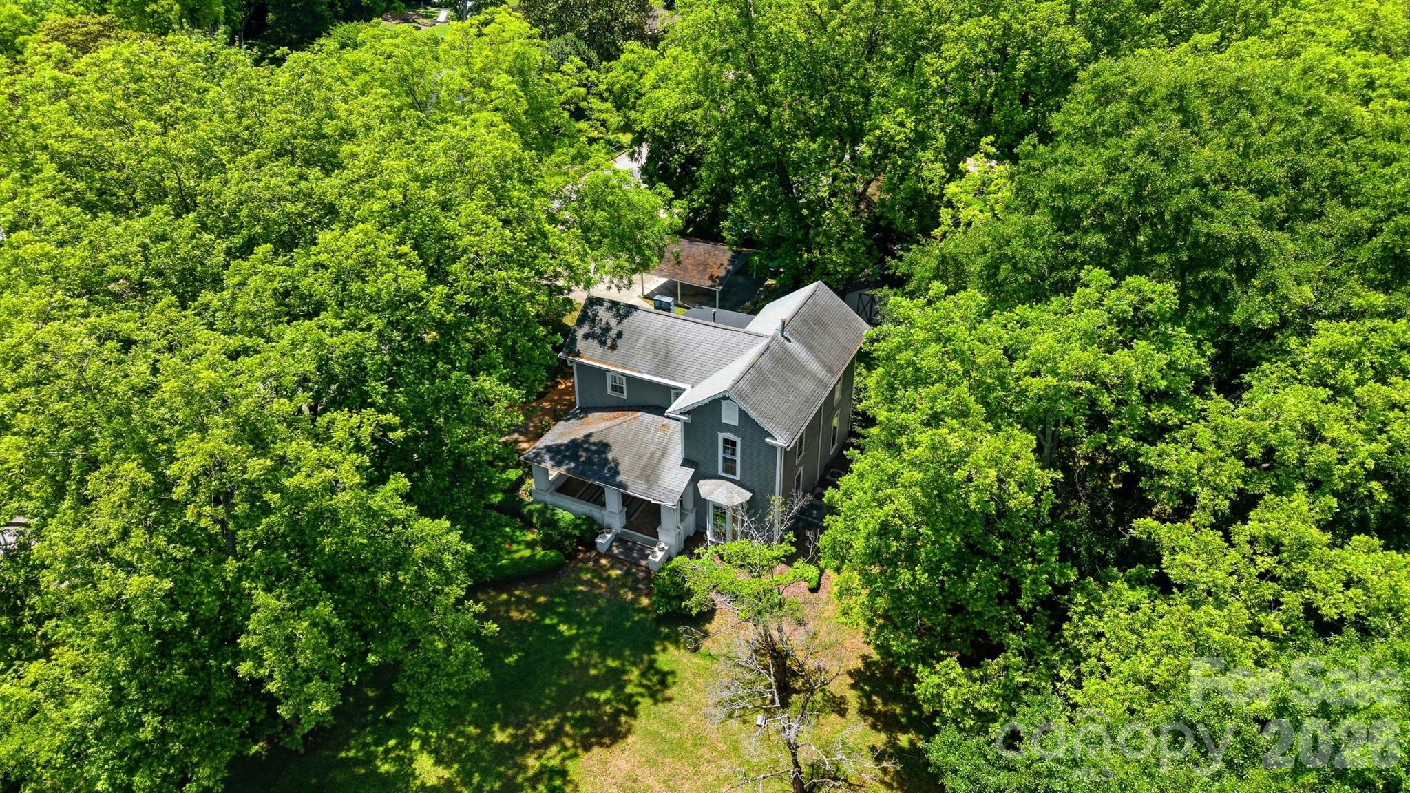 902 N Ashe Avenue — Newton