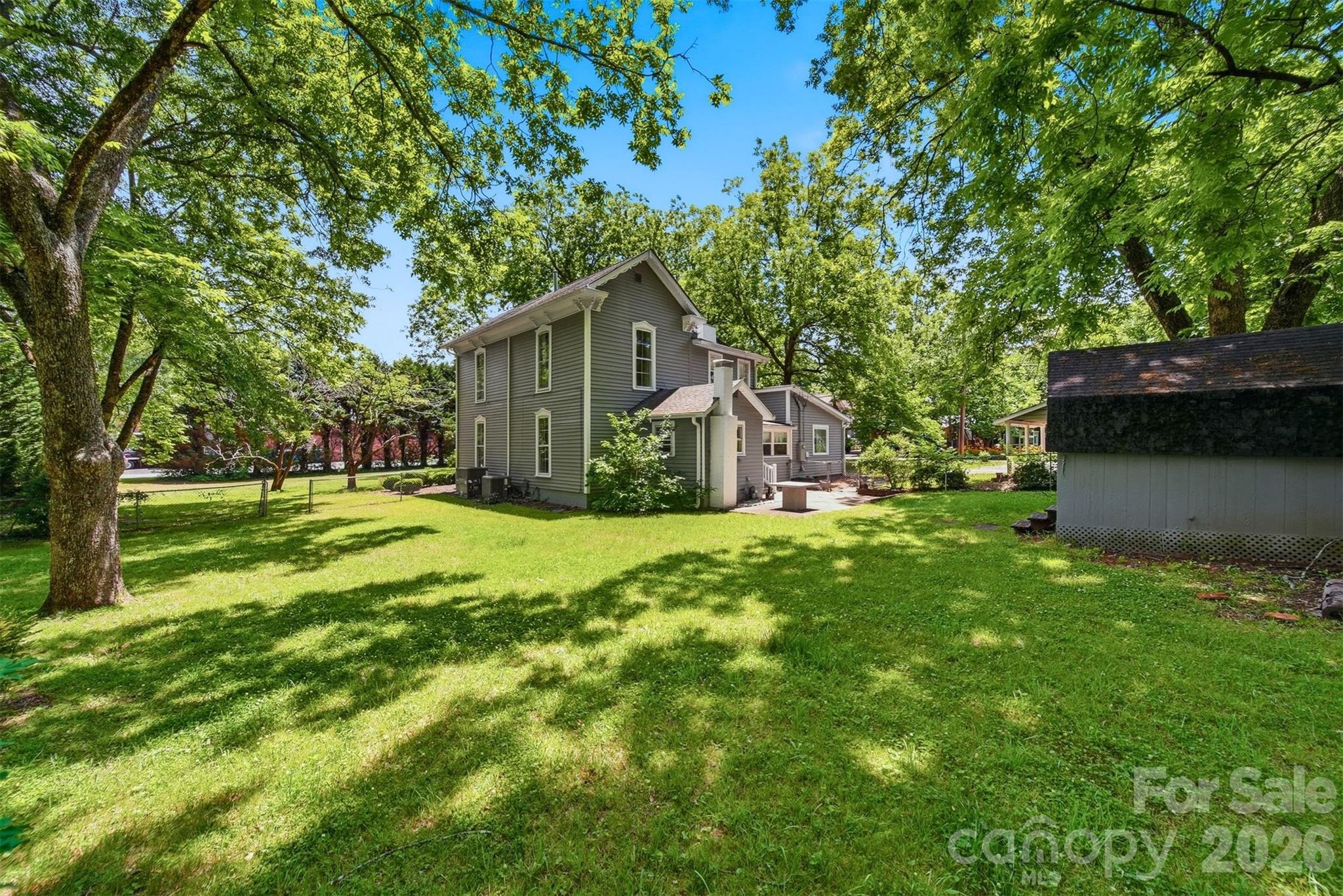 902 N Ashe Avenue — Newton