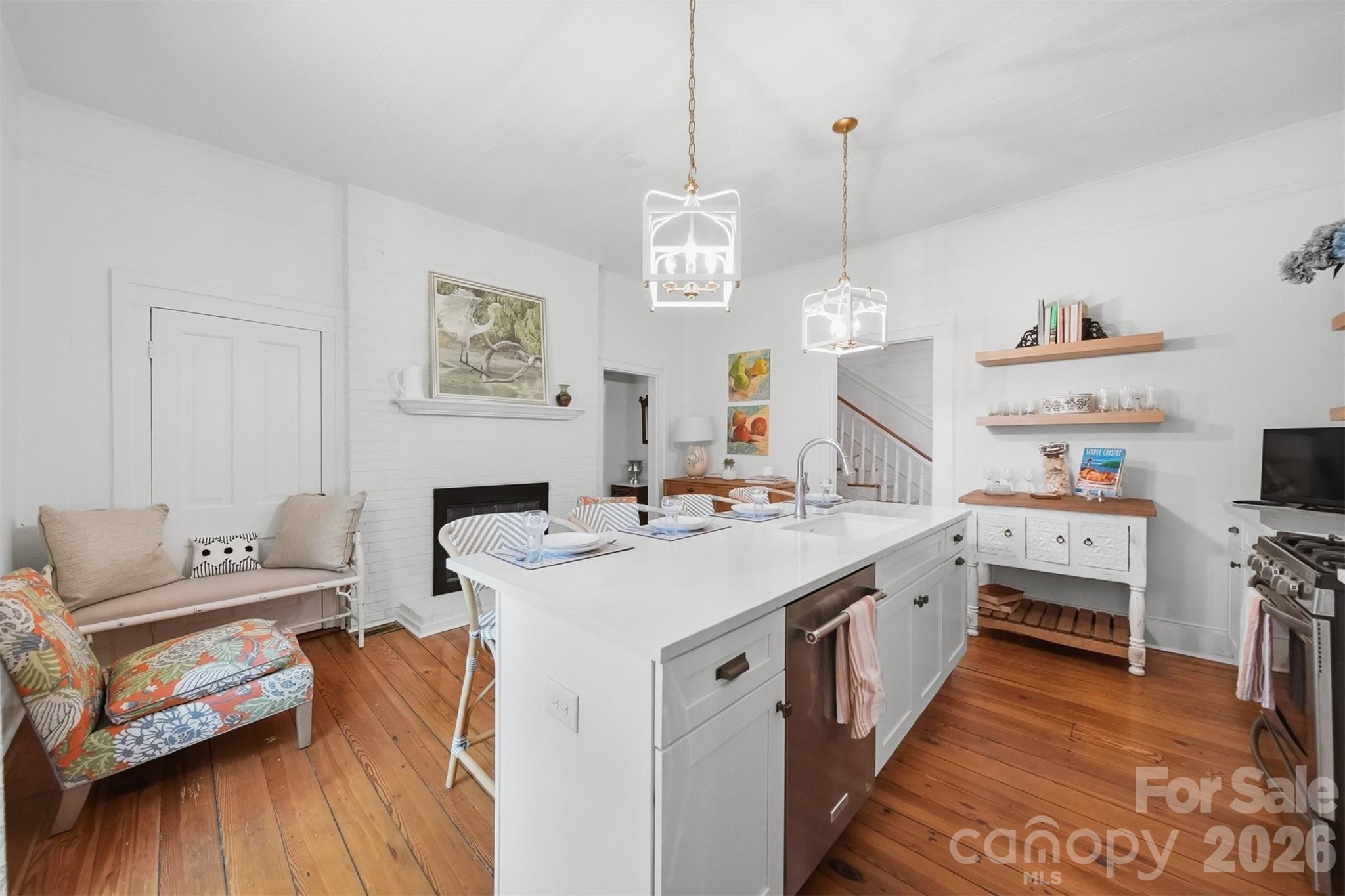 902 N Ashe Avenue — Newton