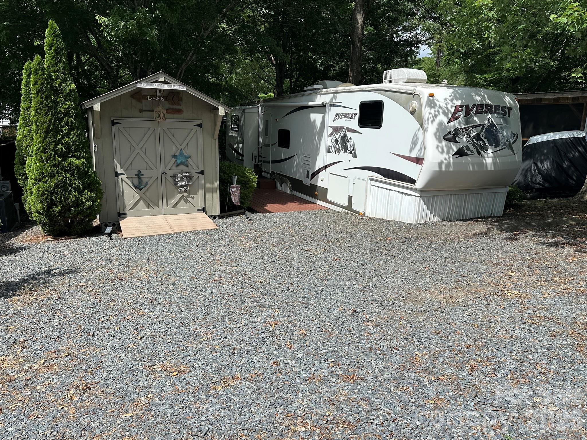 114 Oak Street — New London
