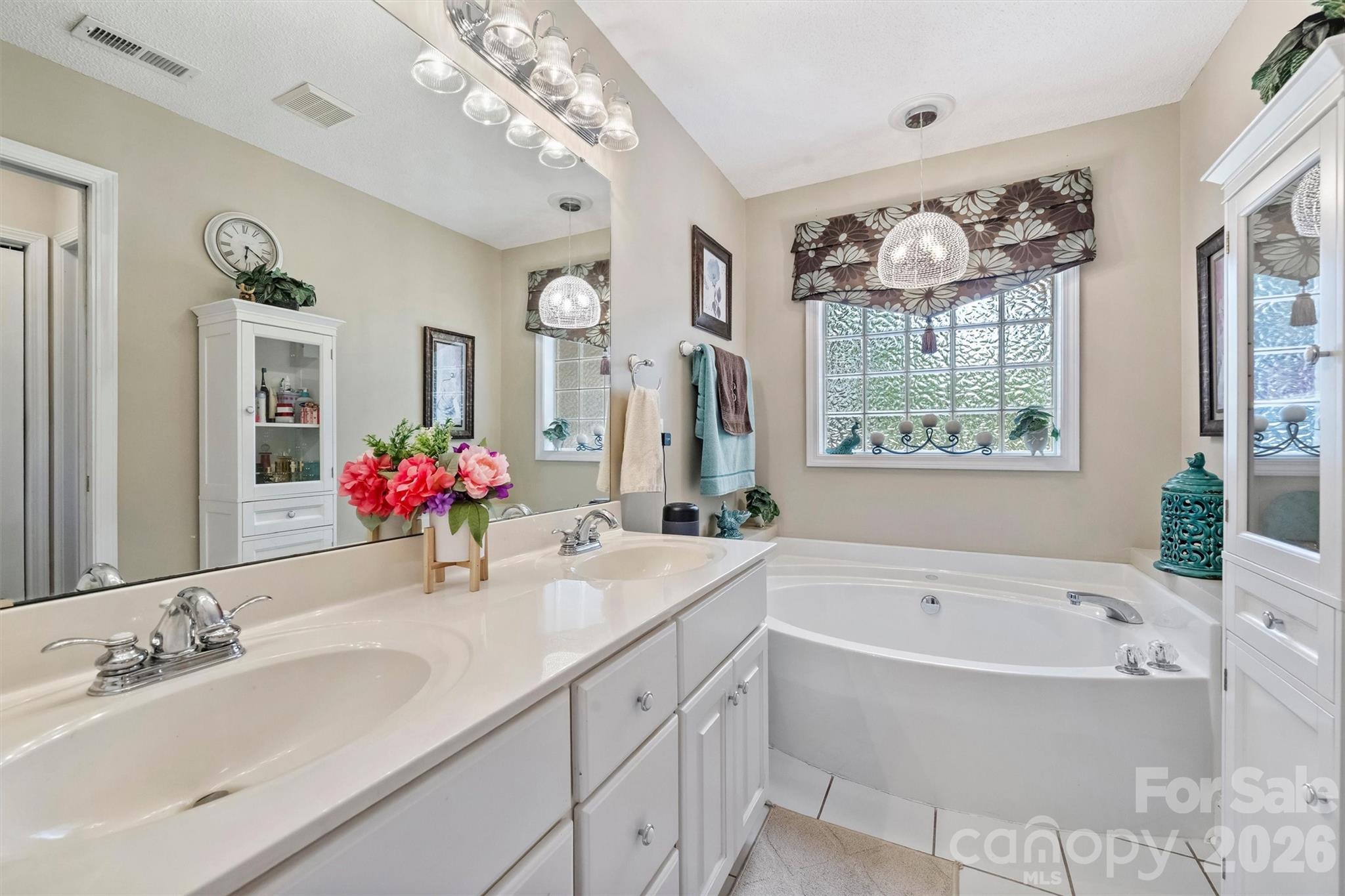 1302 Laurel Woods Drive — Gastonia