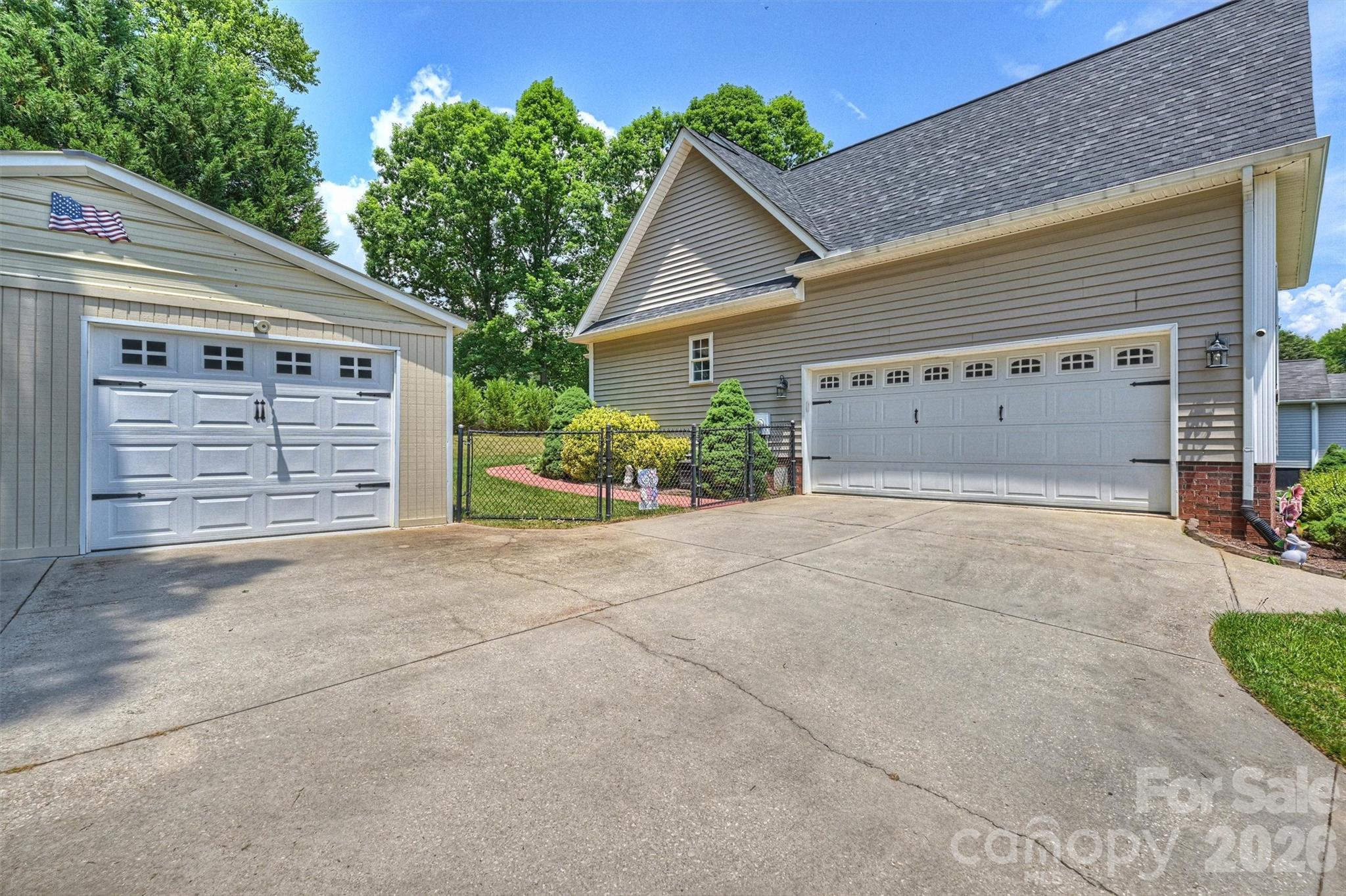 1302 Laurel Woods Drive — Gastonia