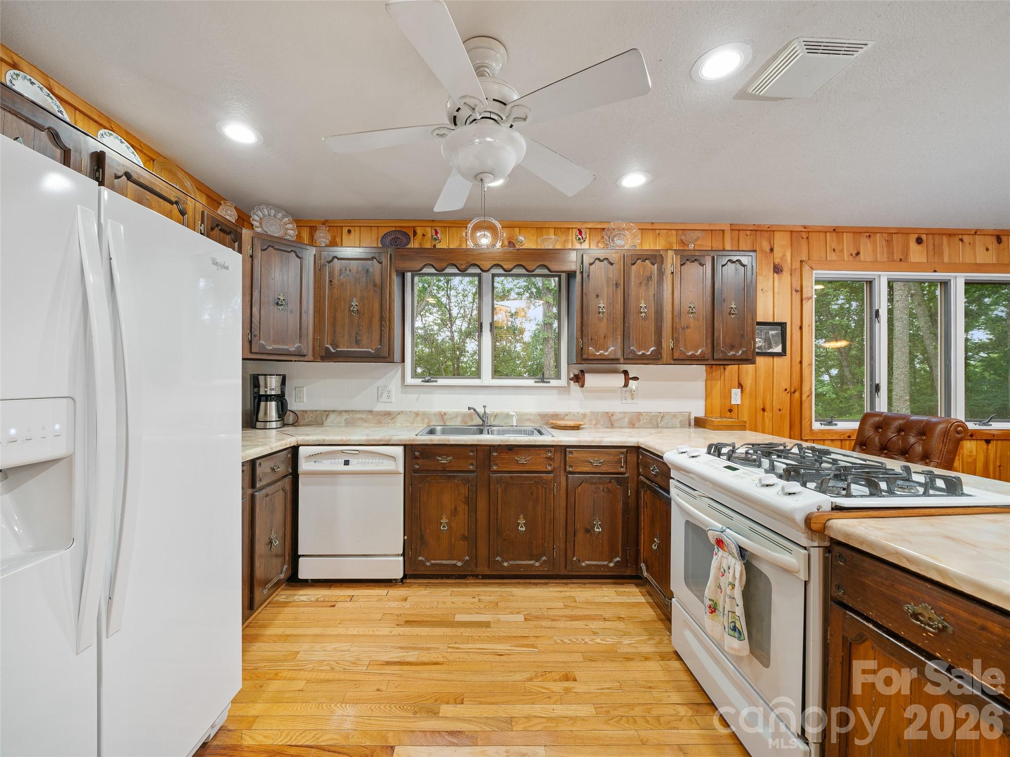 820 Wild Rose Lane — Burnsville