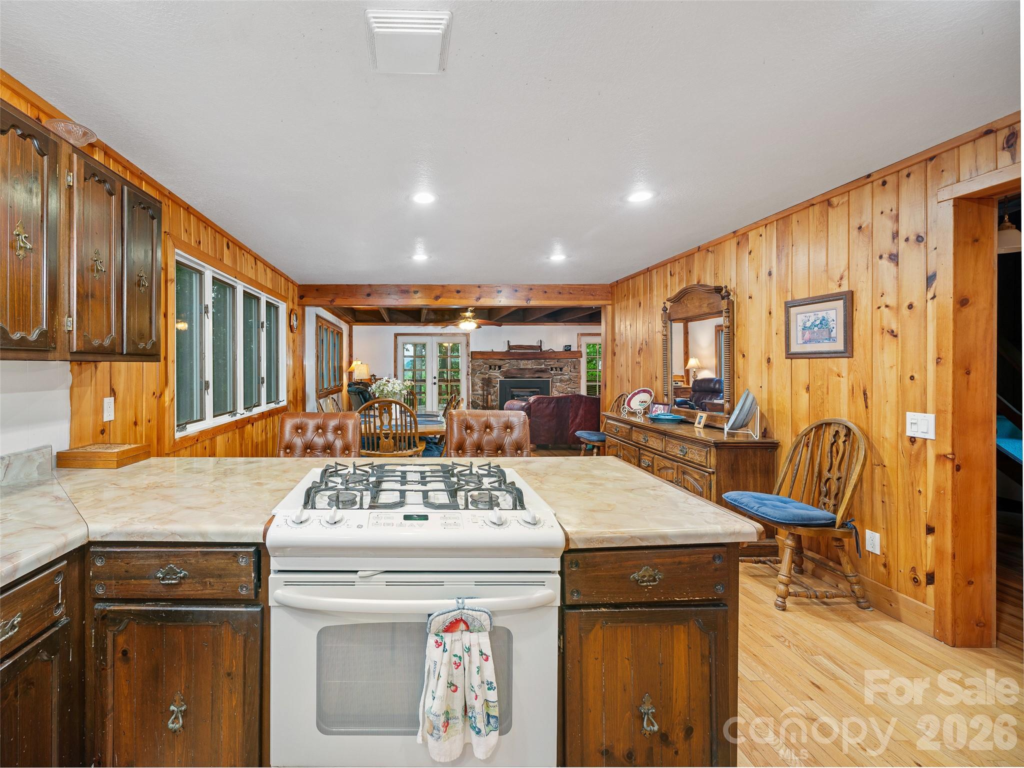 820 Wild Rose Lane — Burnsville
