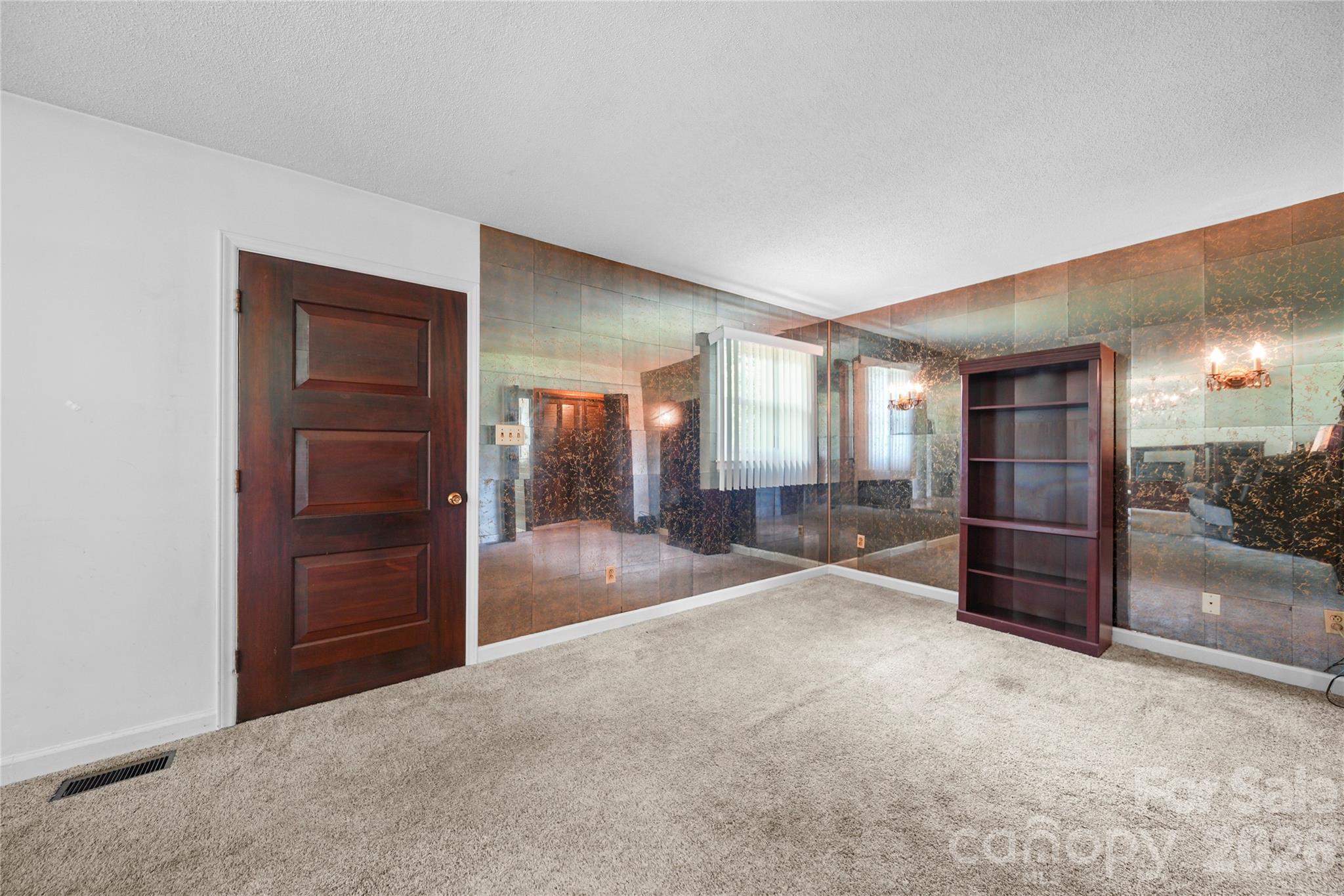 708 Mocksville Highway — Statesville