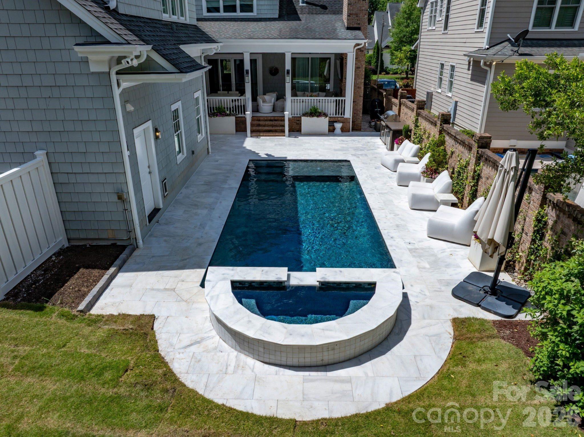 300 Plantation Place — Charlotte