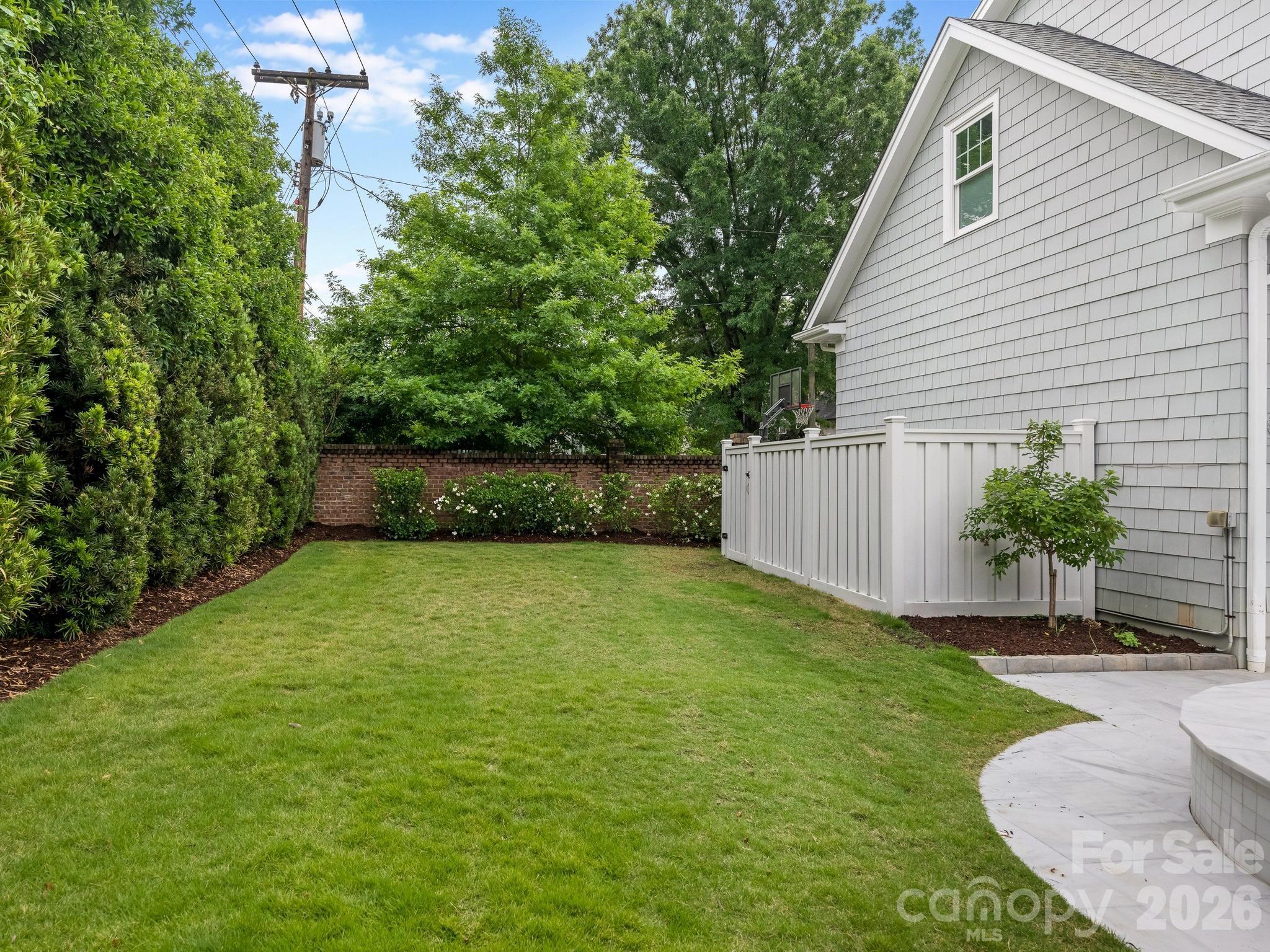 300 Plantation Place — Charlotte
