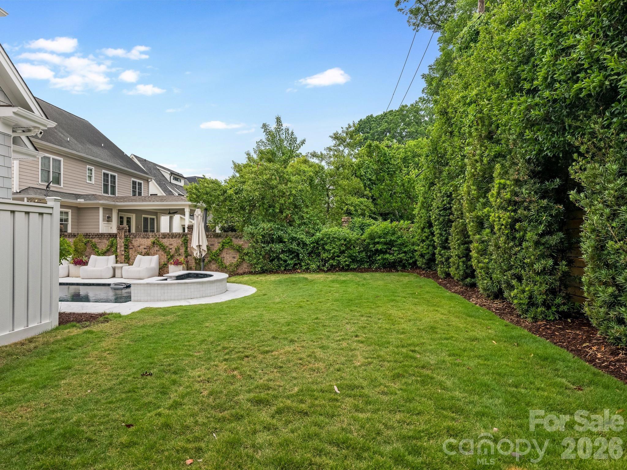 300 Plantation Place — Charlotte
