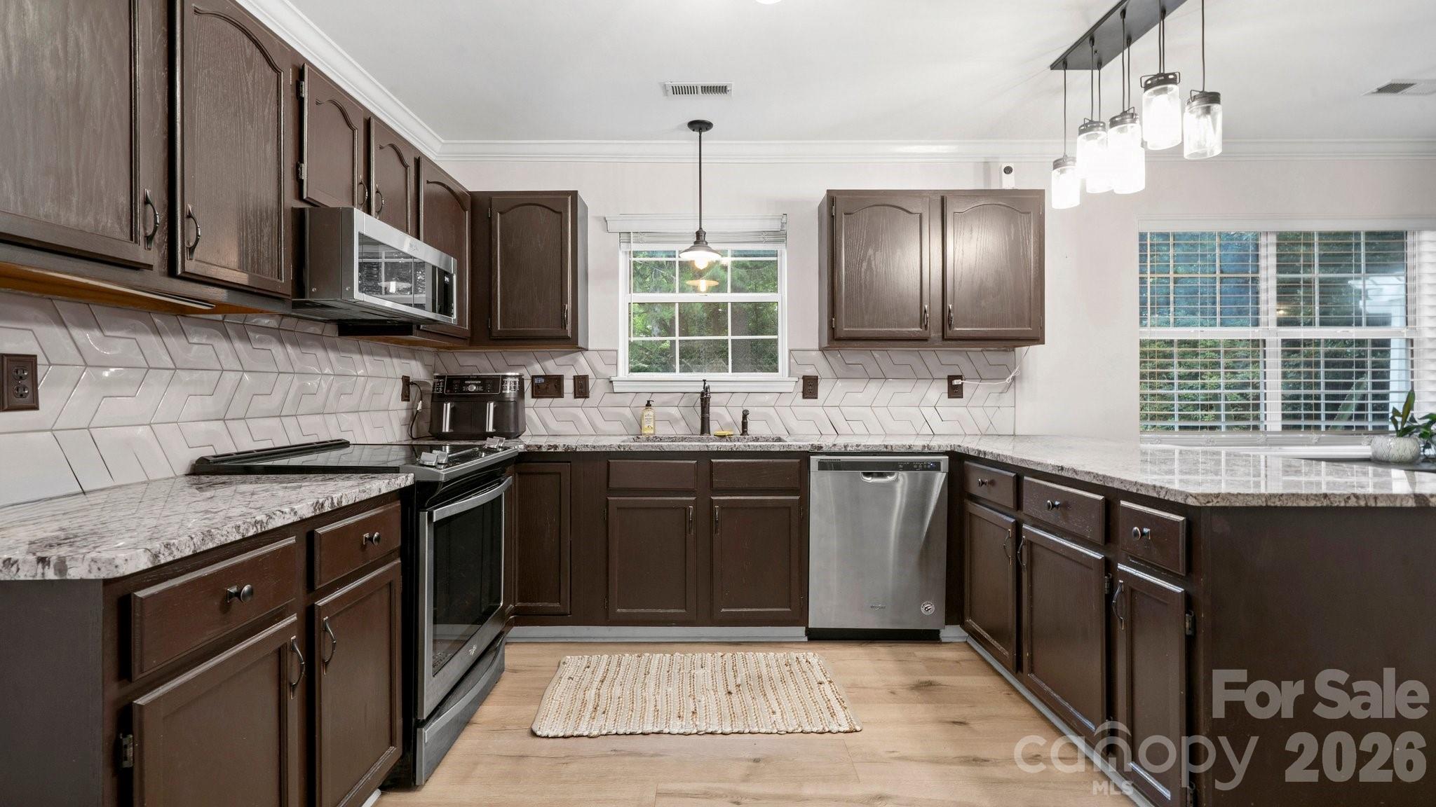 6901 Daerwood Place — Charlotte