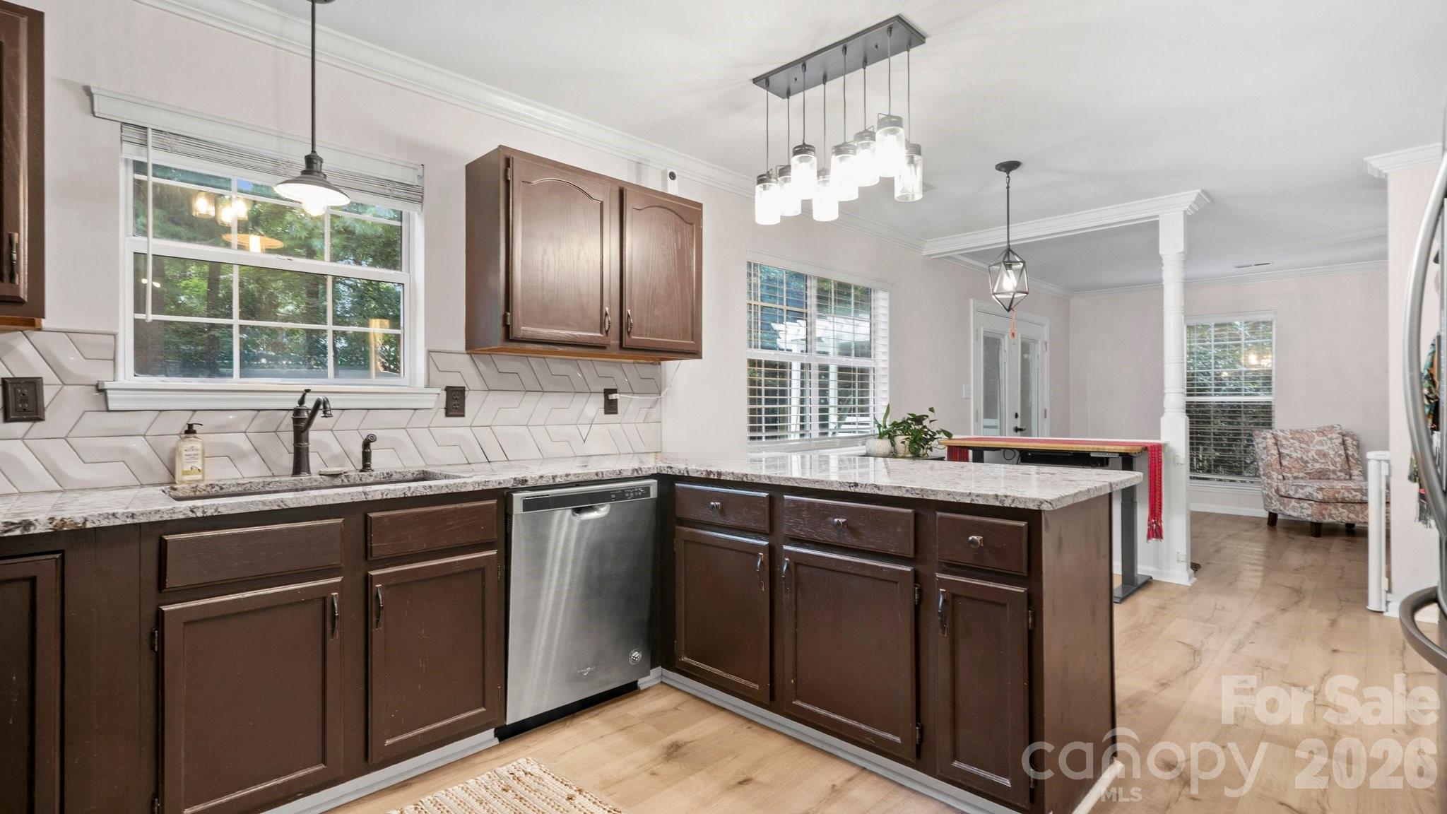 6901 Daerwood Place — Charlotte