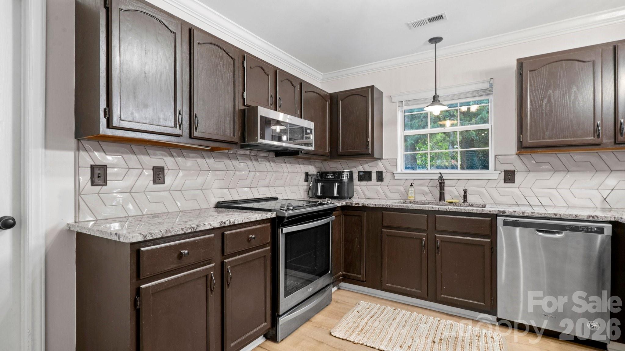 6901 Daerwood Place — Charlotte