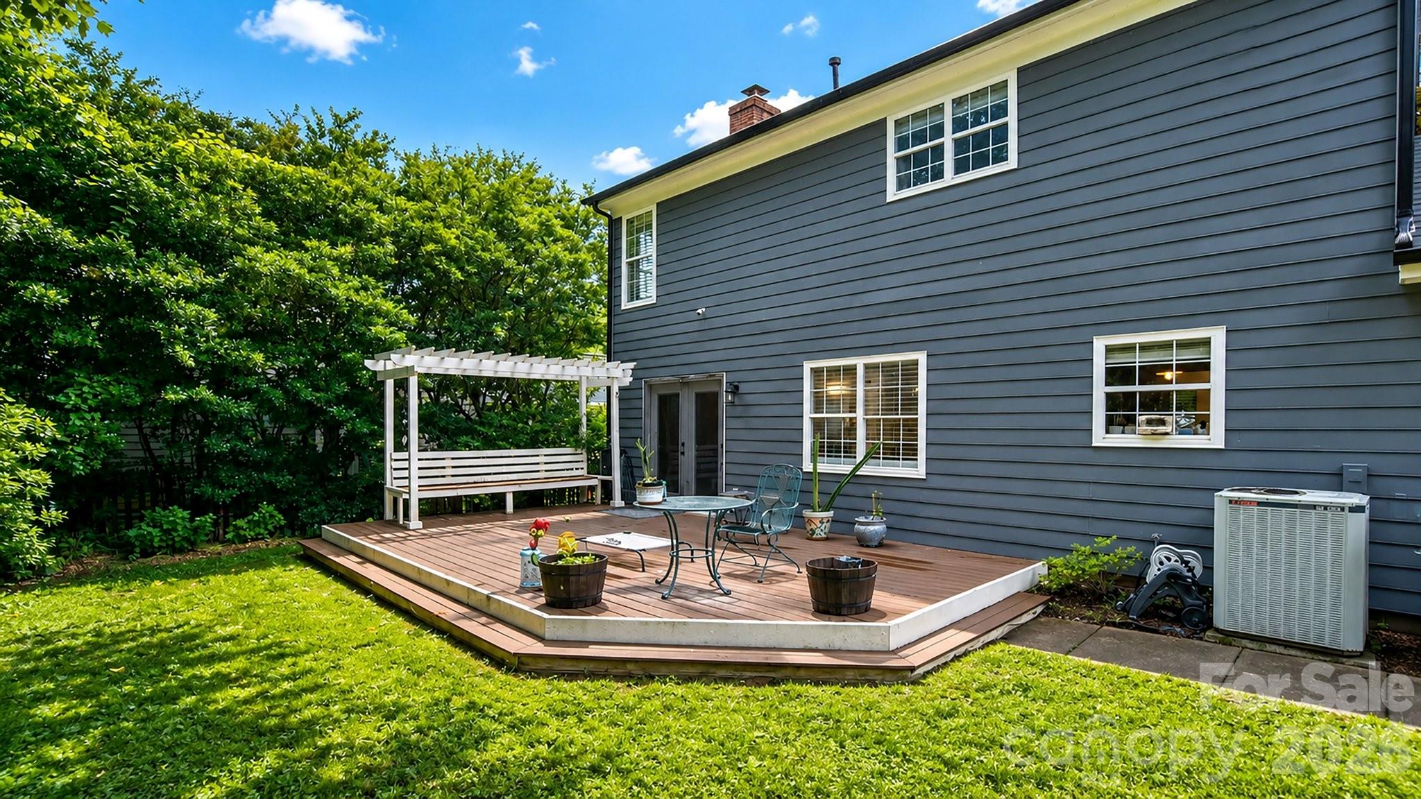 6901 Daerwood Place — Charlotte
