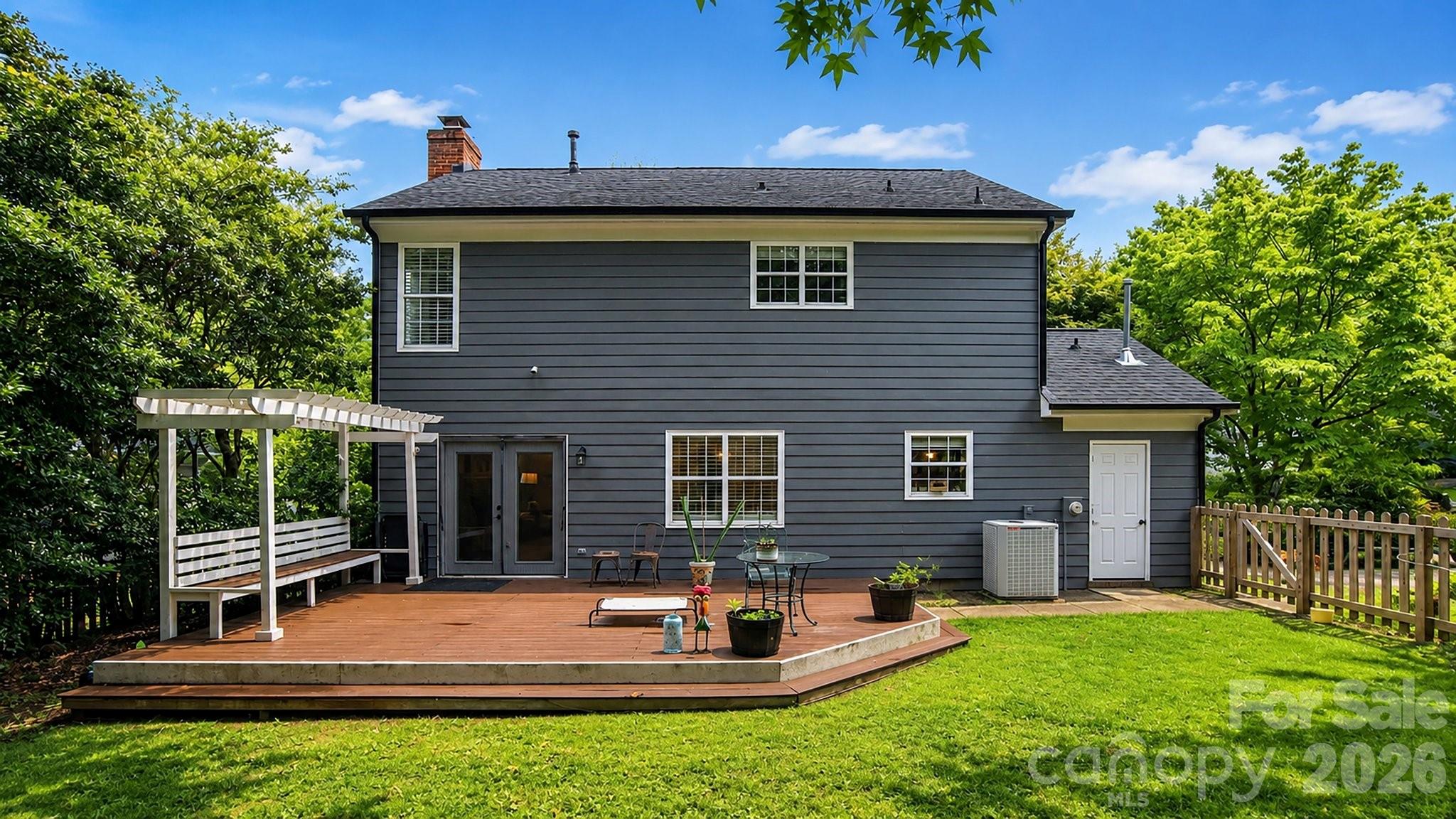 6901 Daerwood Place — Charlotte
