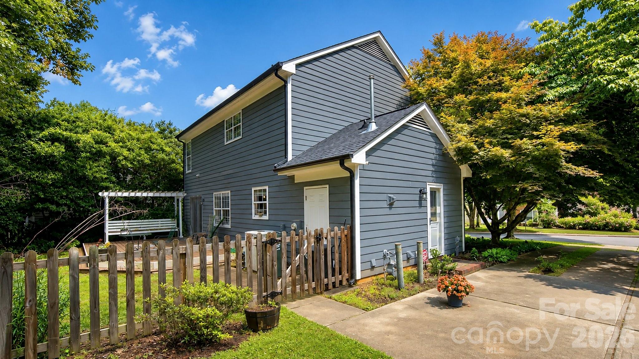 6901 Daerwood Place — Charlotte