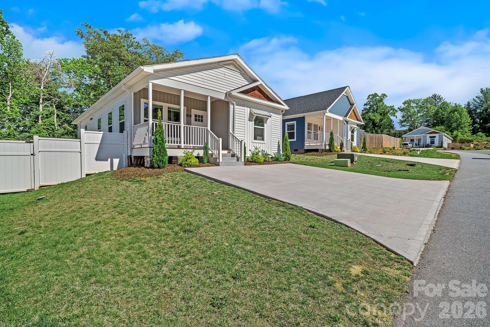 121 Bellamy Road — Asheville