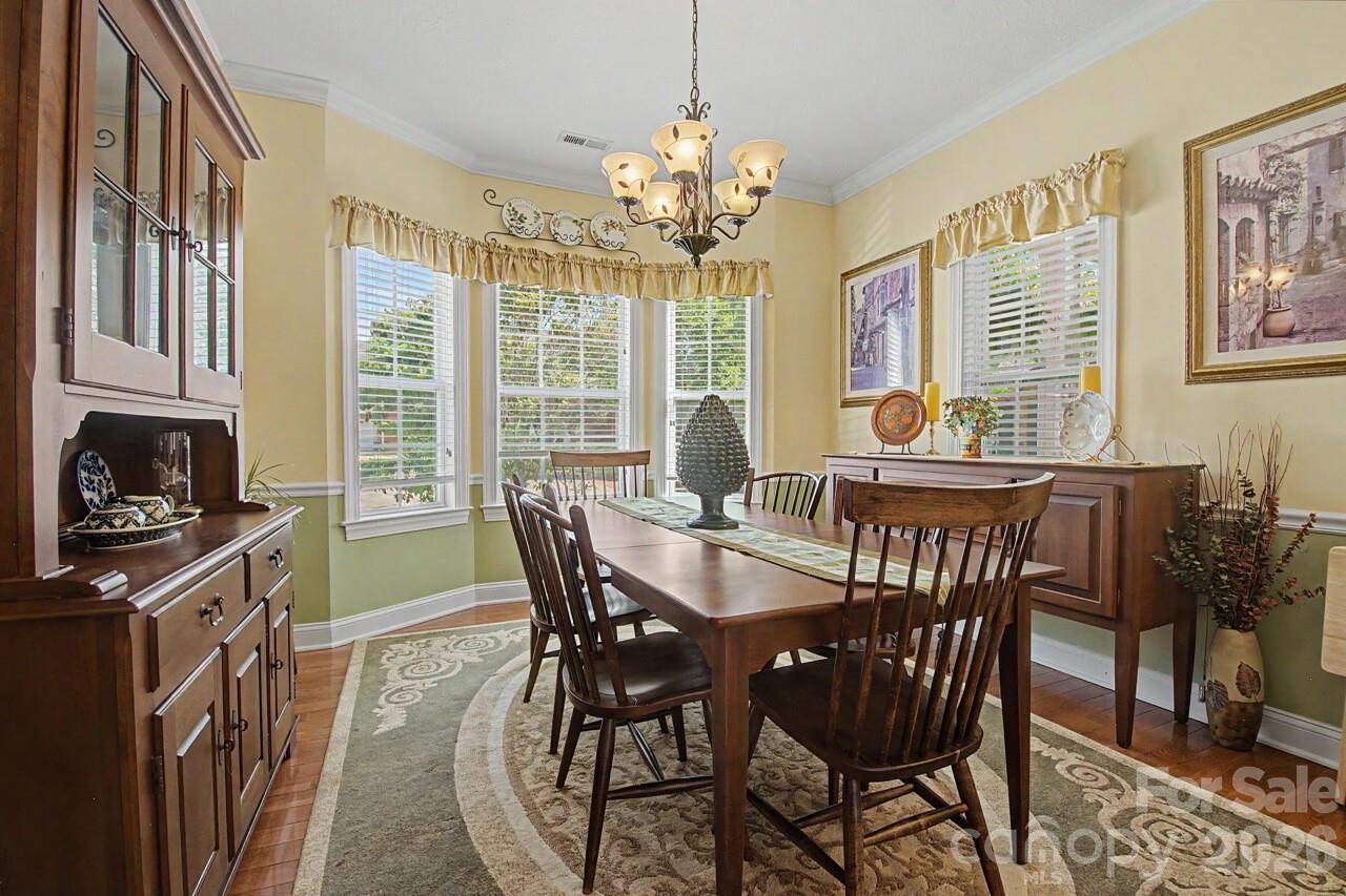 606 Carriage Commons Drive — Hendersonville