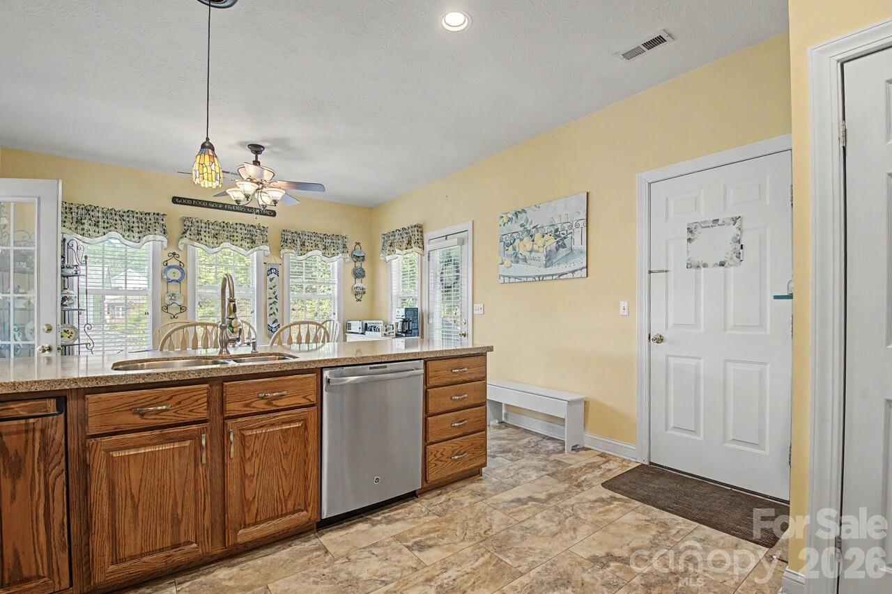 606 Carriage Commons Drive — Hendersonville