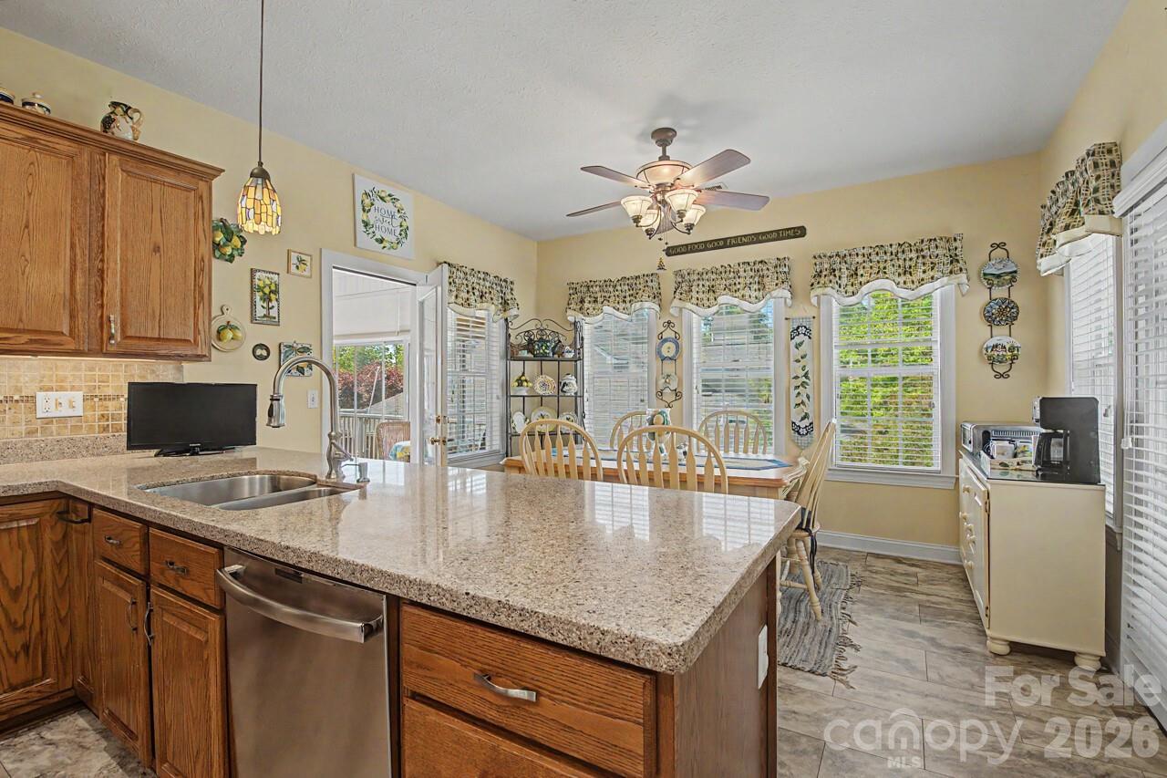 606 Carriage Commons Drive — Hendersonville