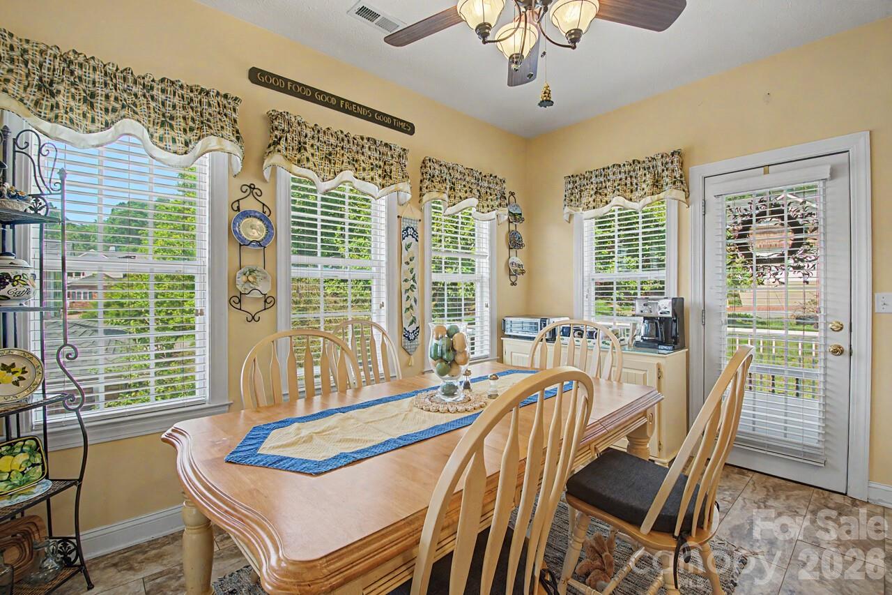 606 Carriage Commons Drive — Hendersonville