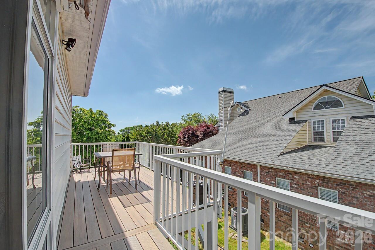 606 Carriage Commons Drive — Hendersonville