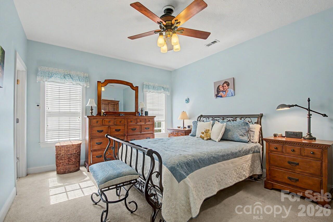 606 Carriage Commons Drive — Hendersonville
