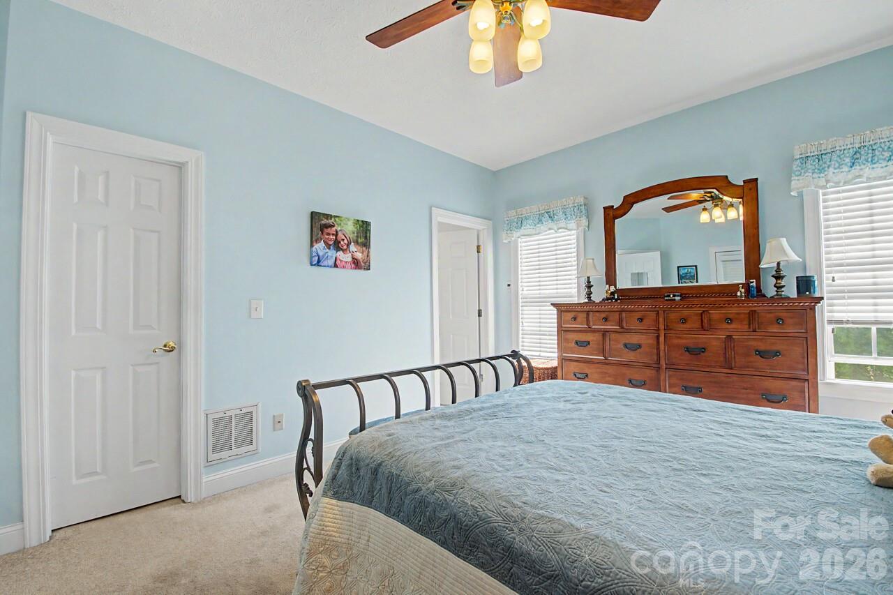 606 Carriage Commons Drive — Hendersonville