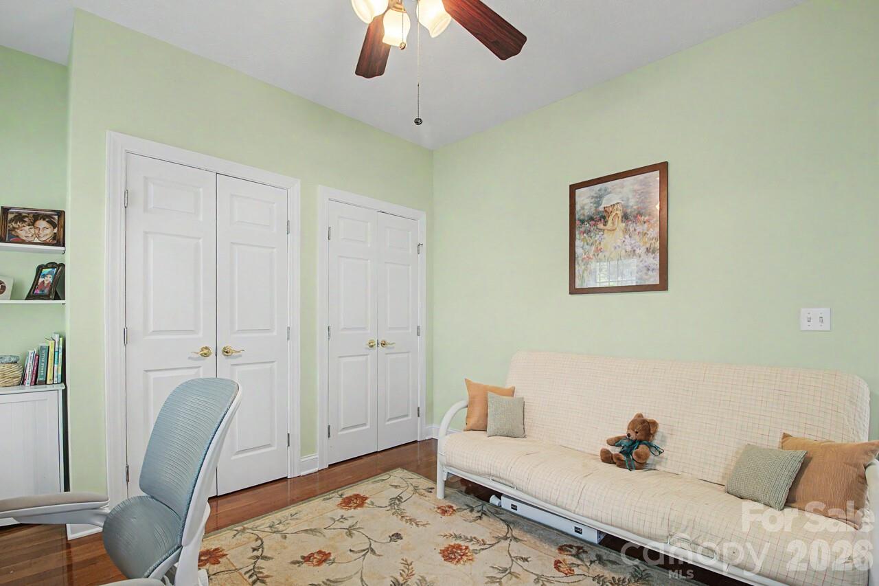 606 Carriage Commons Drive — Hendersonville