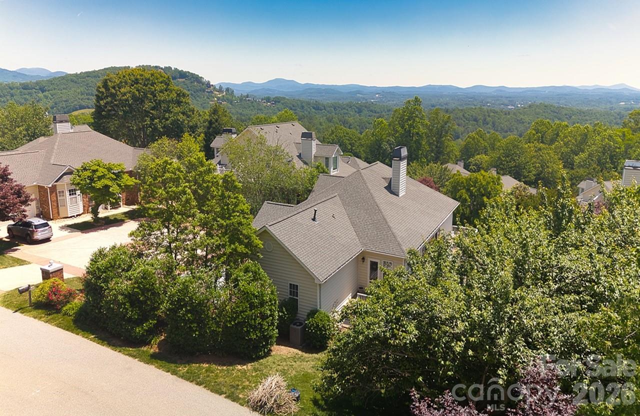 606 Carriage Commons Drive — Hendersonville