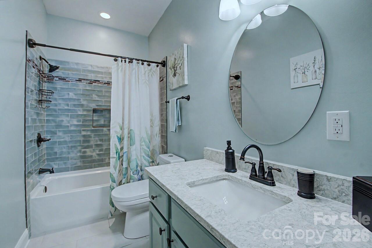 606 Carriage Commons Drive — Hendersonville