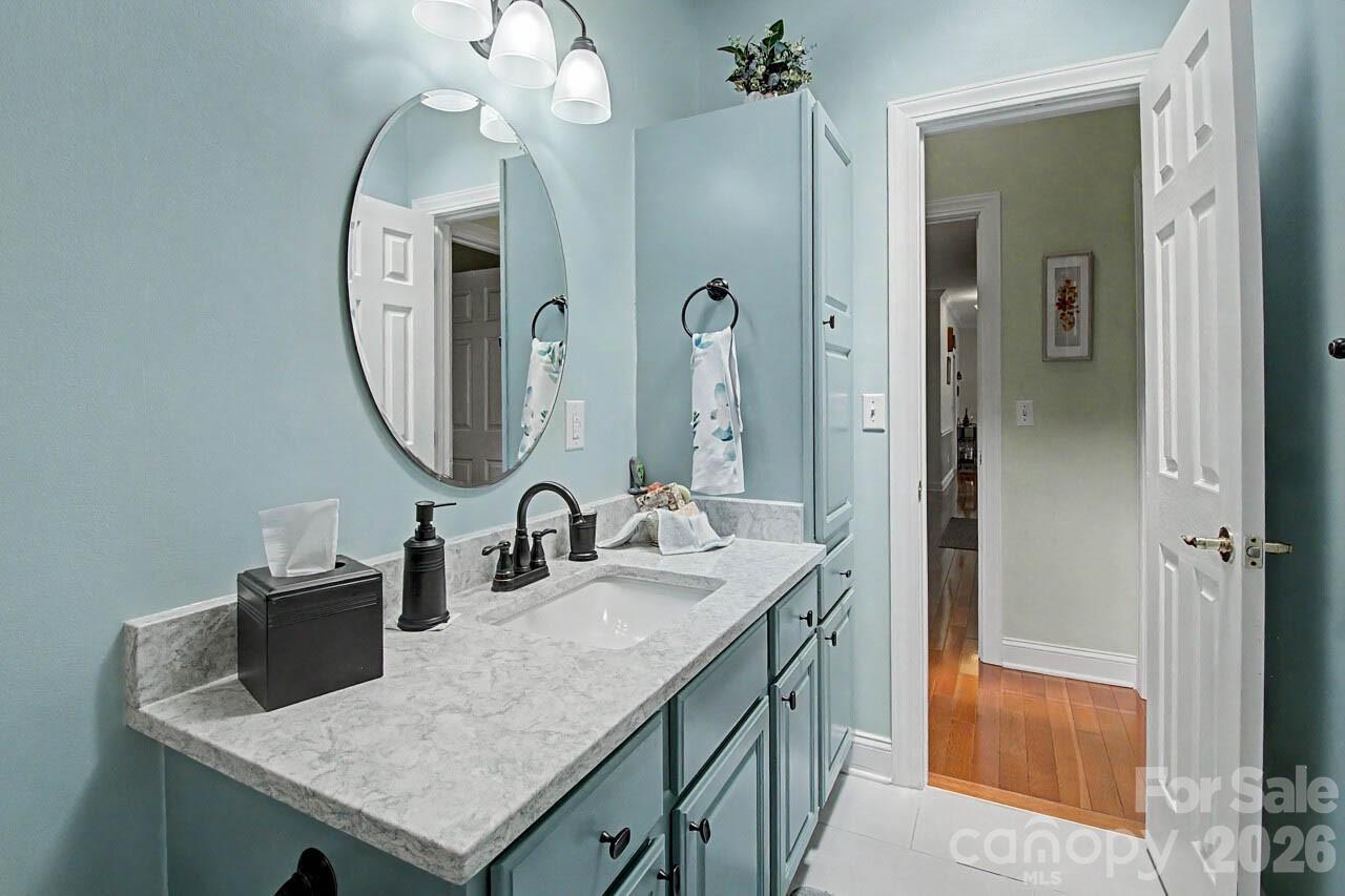 606 Carriage Commons Drive — Hendersonville