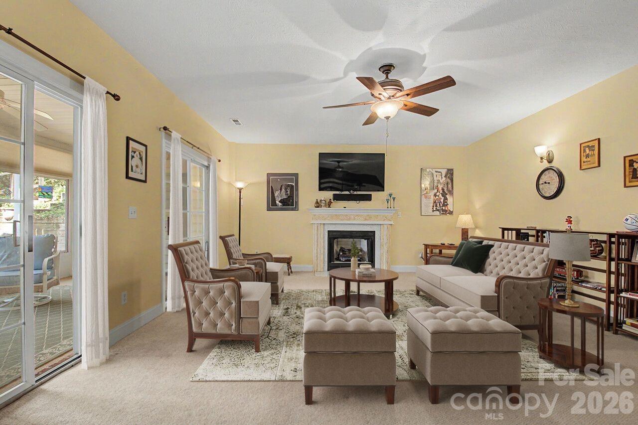 606 Carriage Commons Drive — Hendersonville